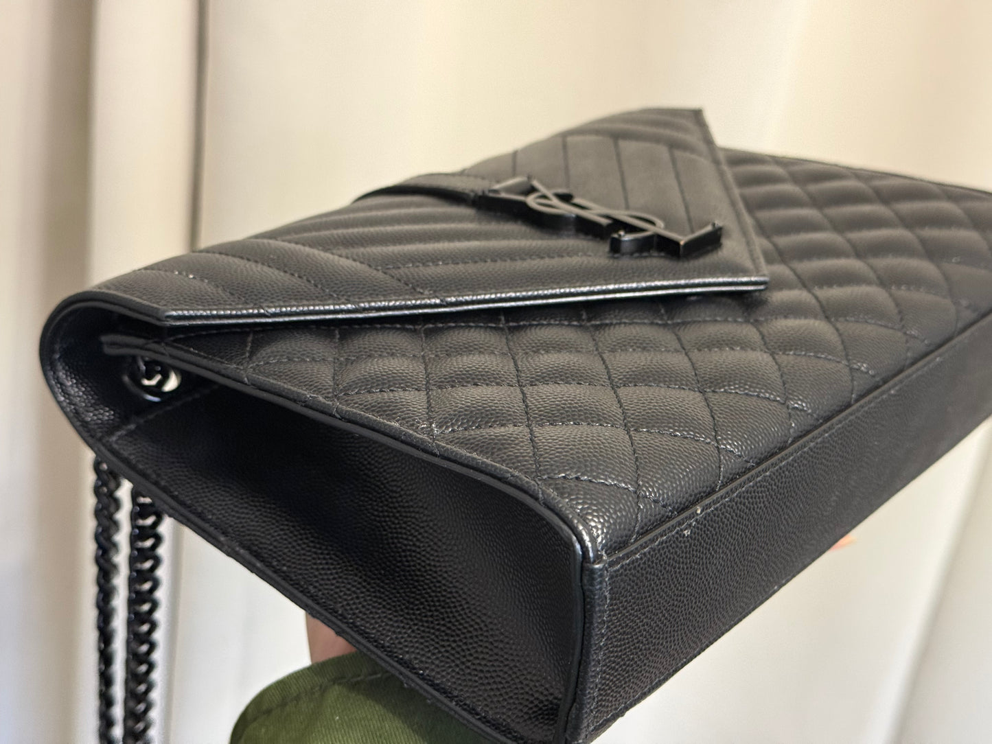 Yves Saint Laurent BLACK ENVELOPE MEDIUM IN QUILTED GRAIN DE POUDRE EMBOSSED LEATHER BLACK HW