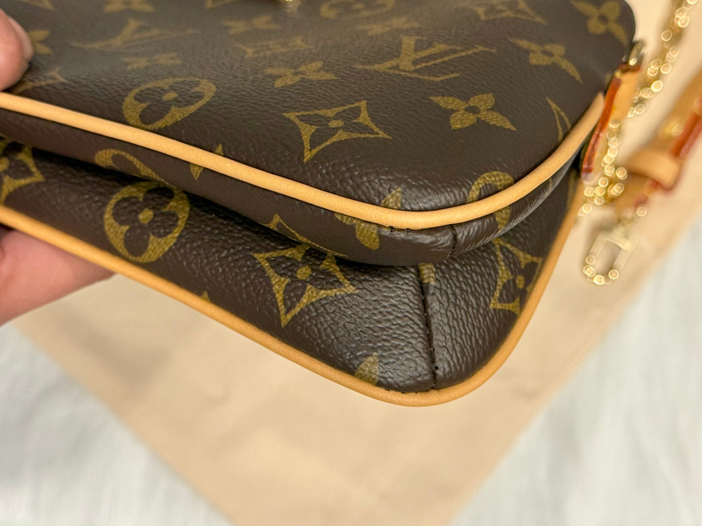 Louis Vuitton Pochette Liv Mono