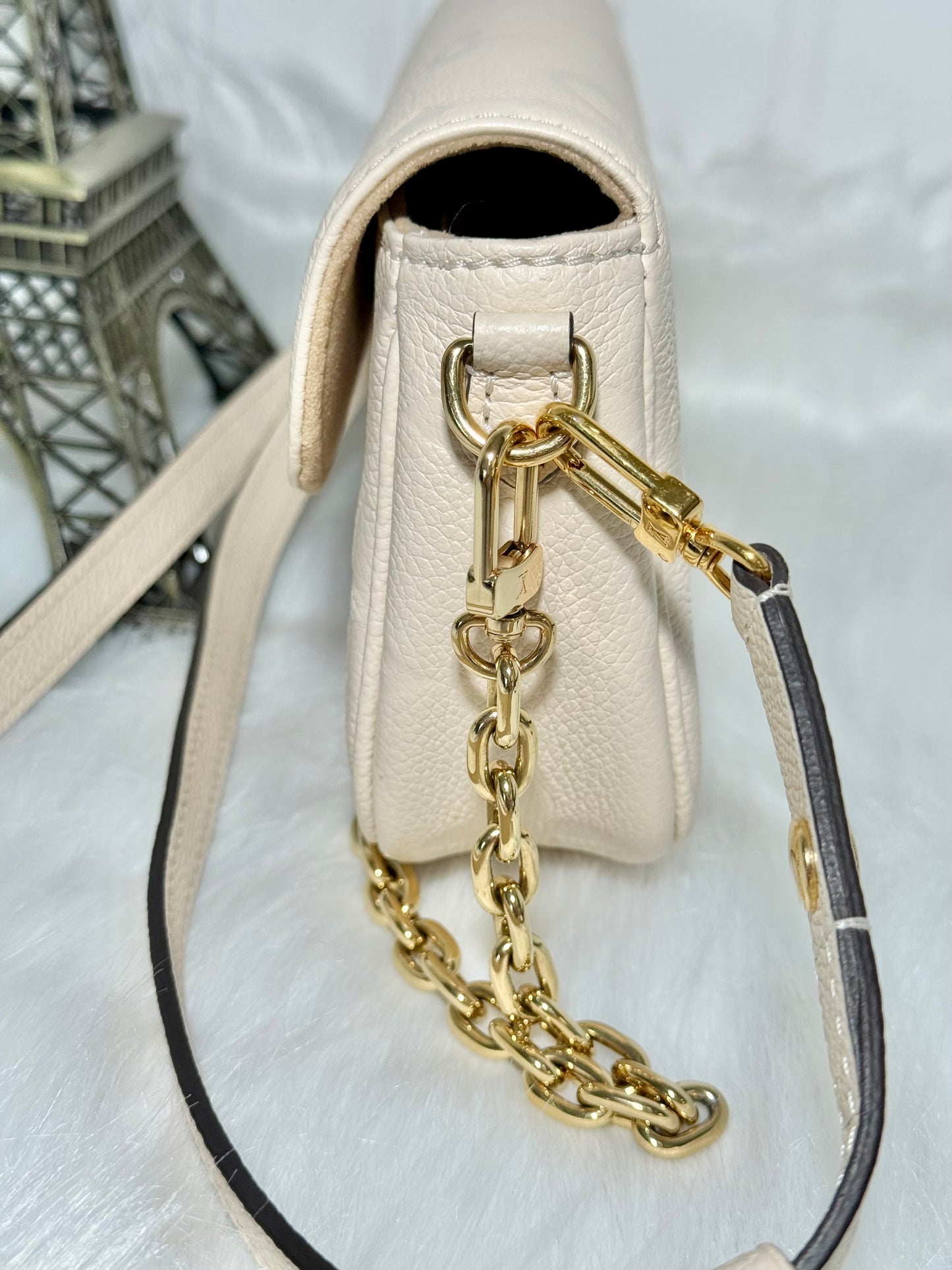 Louis Vuitton Ivy Wallet on Chain Cream Empreinte