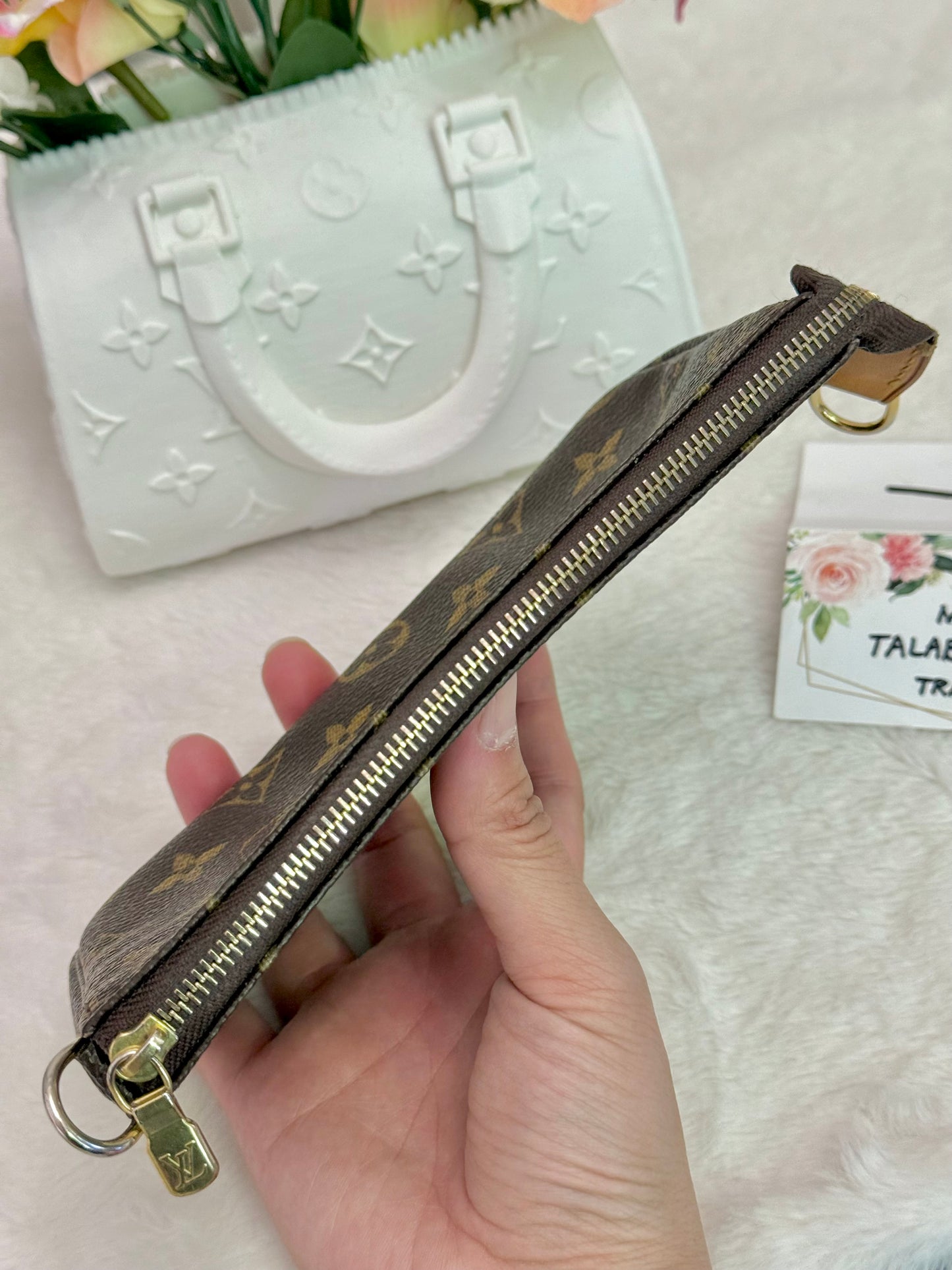 Louis Vuitton Bucket Pochette Mono