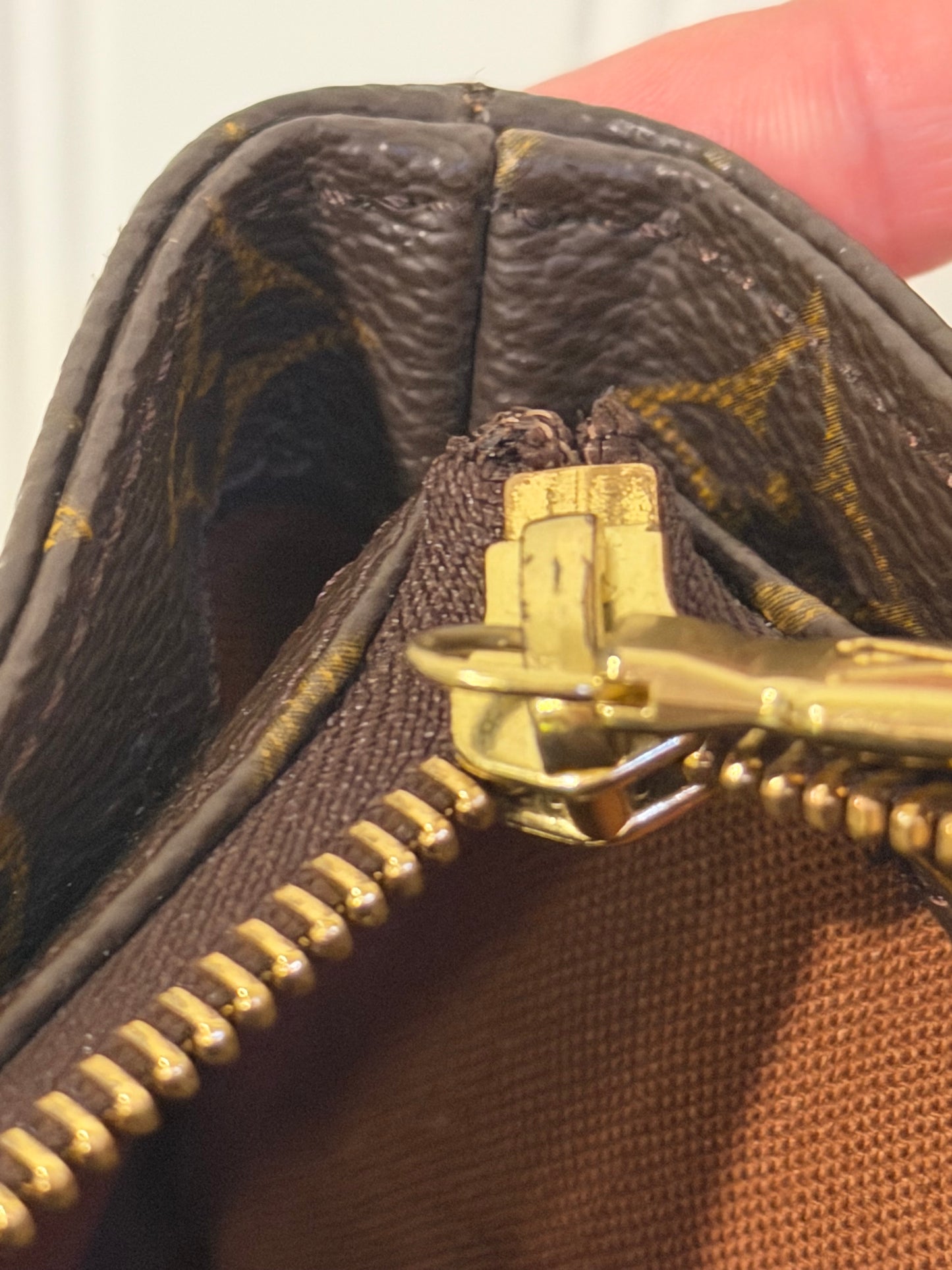 Louis Vuitton Cabas Mezzo Mono