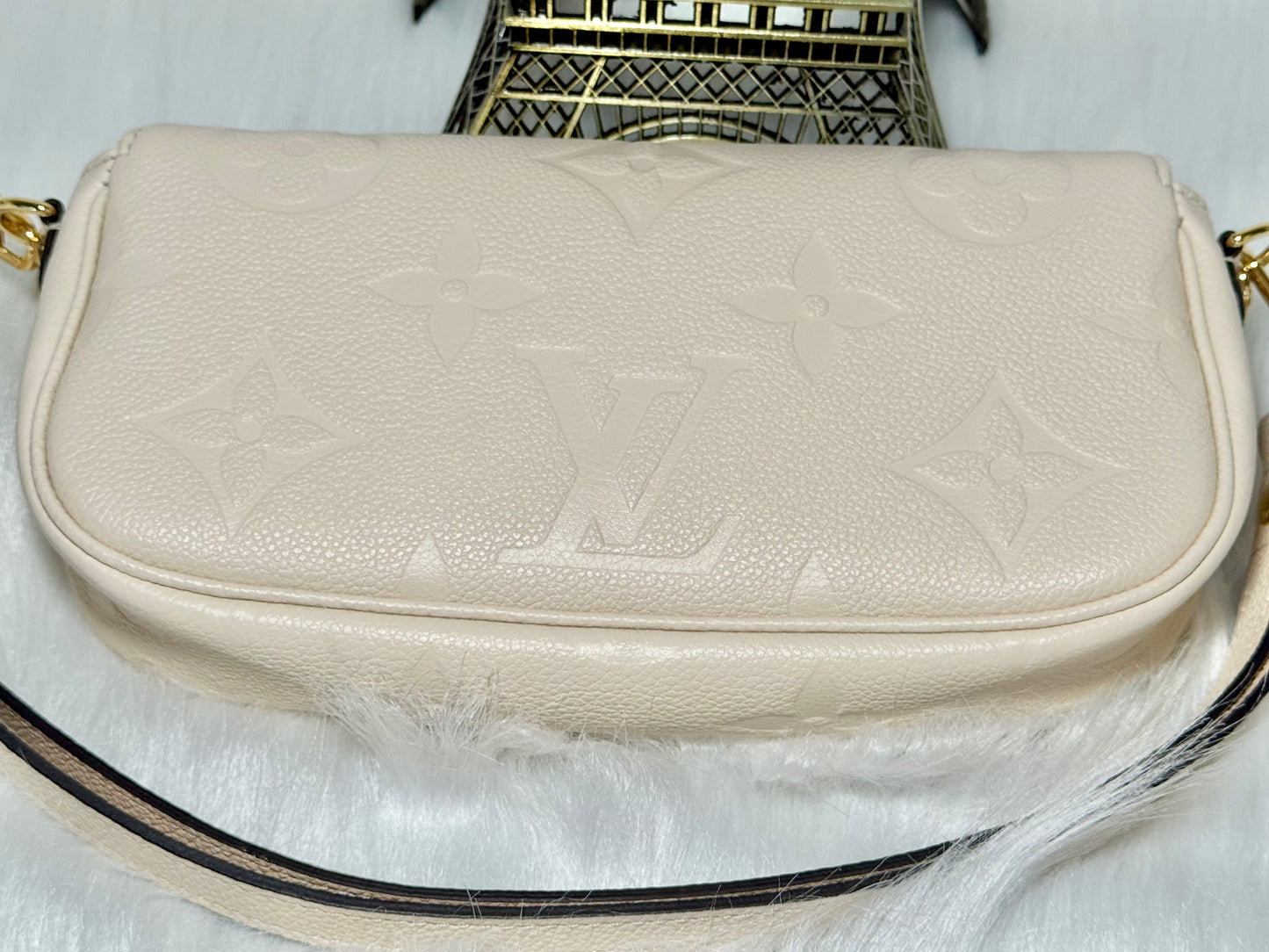 Louis Vuitton Ivy Wallet on Chain Cream Empreinte