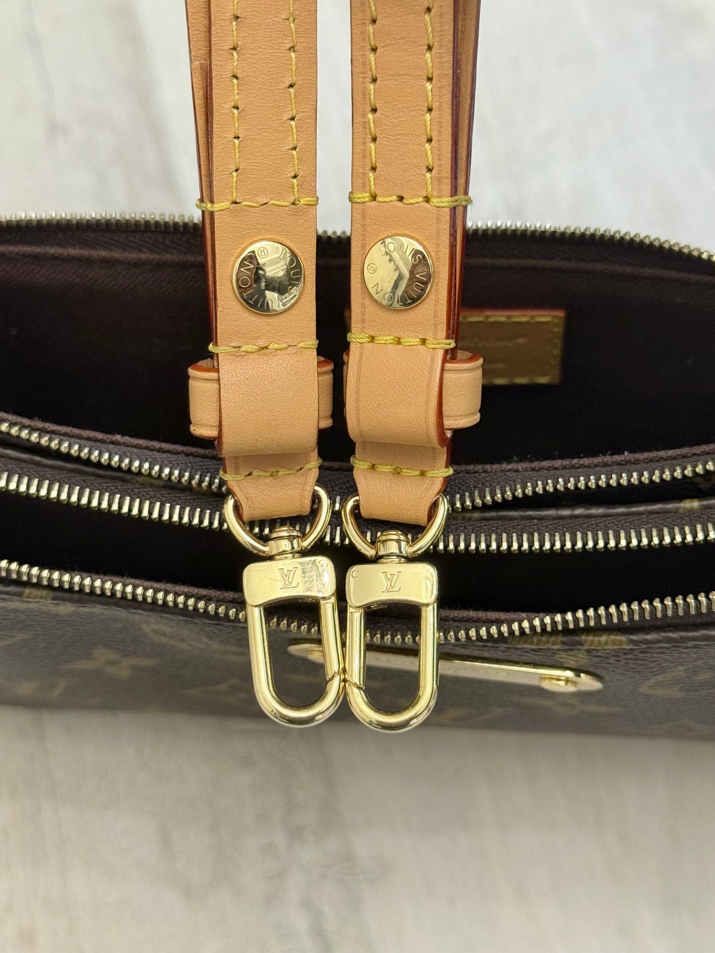 Louis Vuitton Pochette Liv Mono