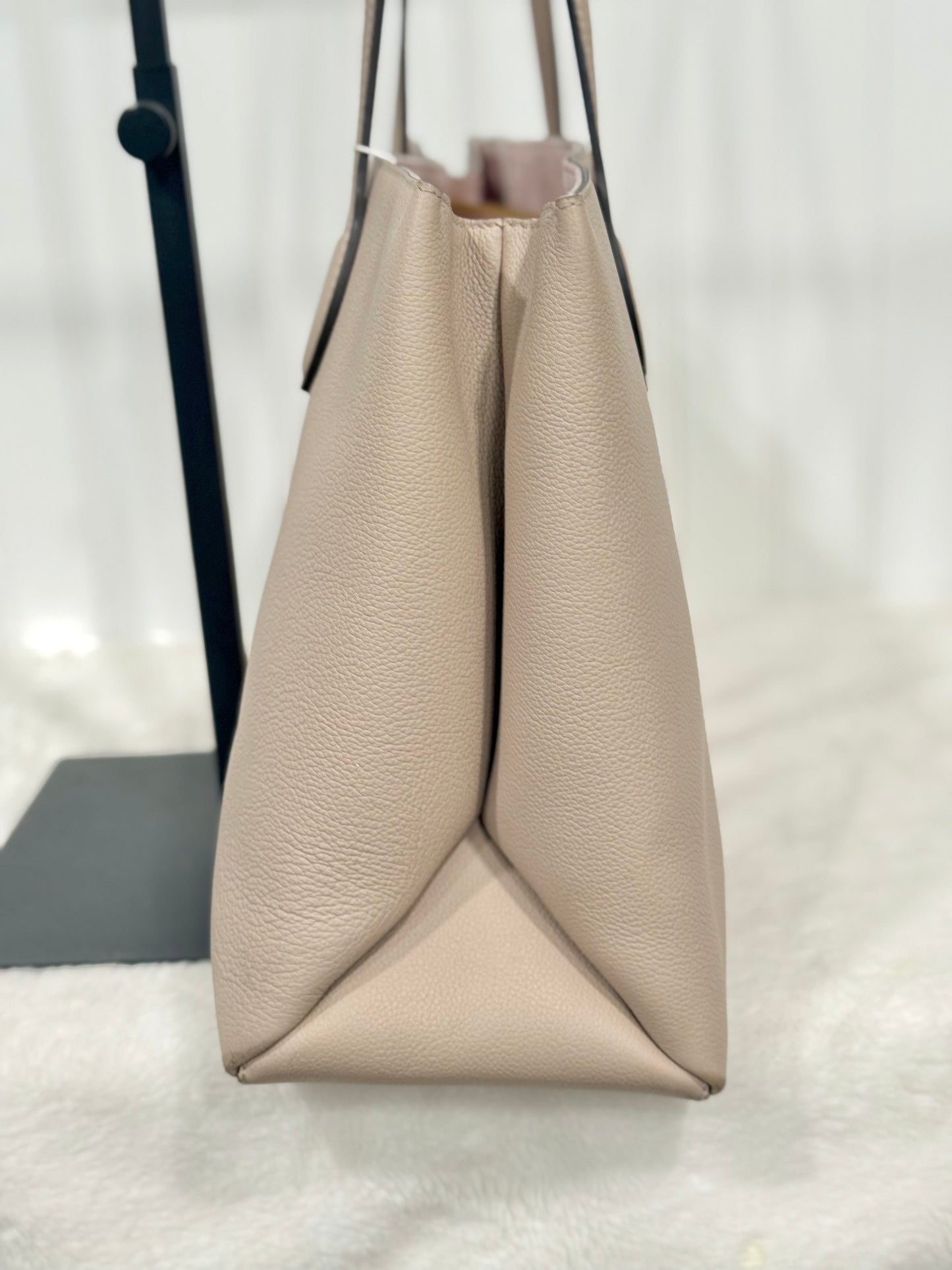 Louis Vuitton LockMe Shopper Greige
