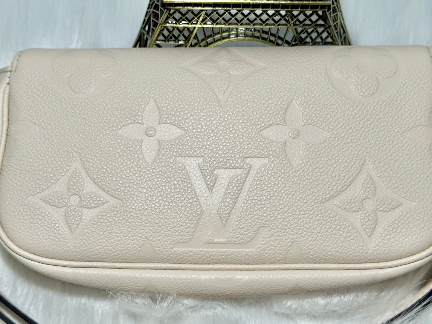 Louis Vuitton Ivy Wallet on Chain Cream Empreinte