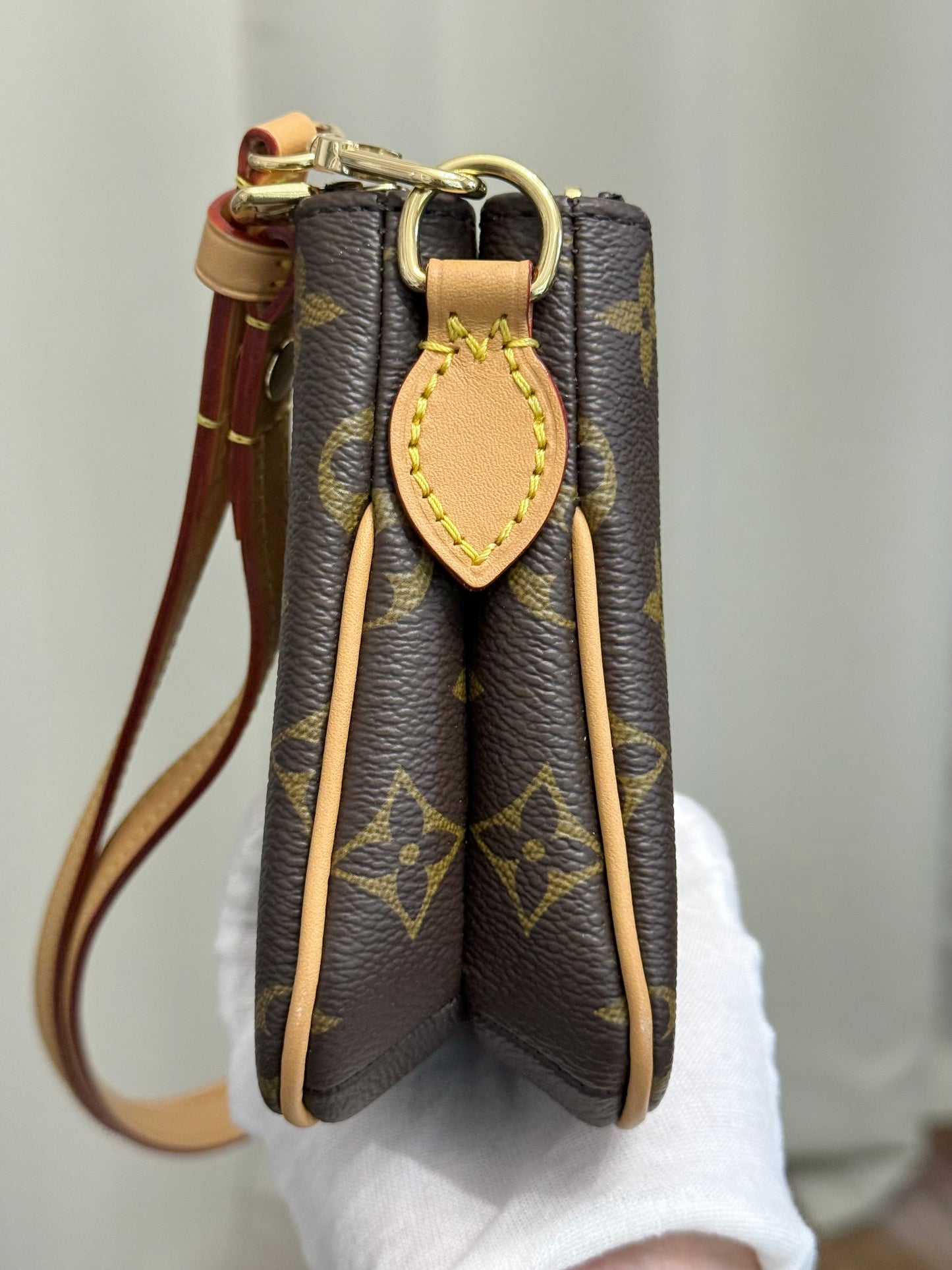 Louis Vuitton Pochette Liv Mono