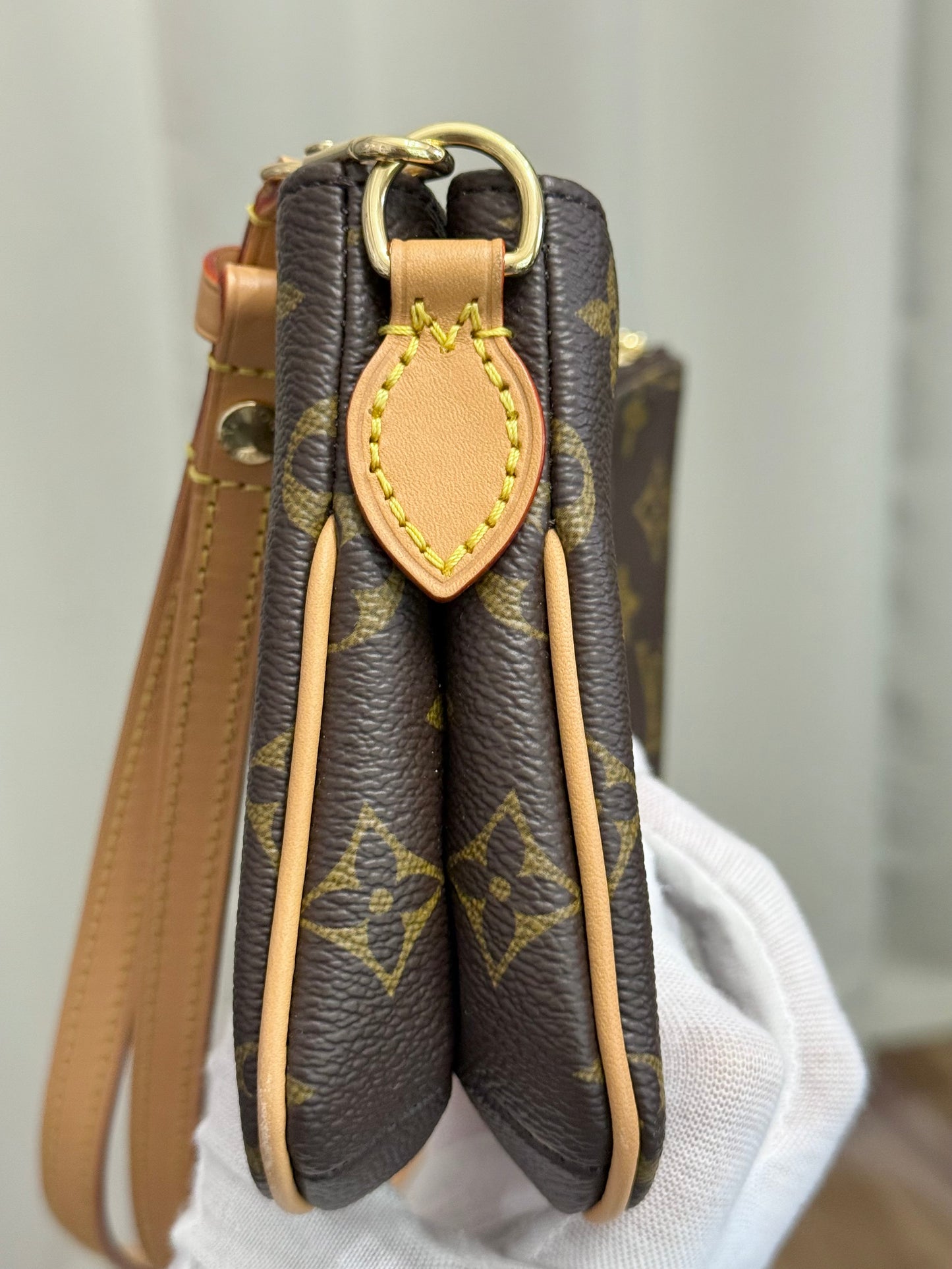 Louis Vuitton Pochette Liv Mono