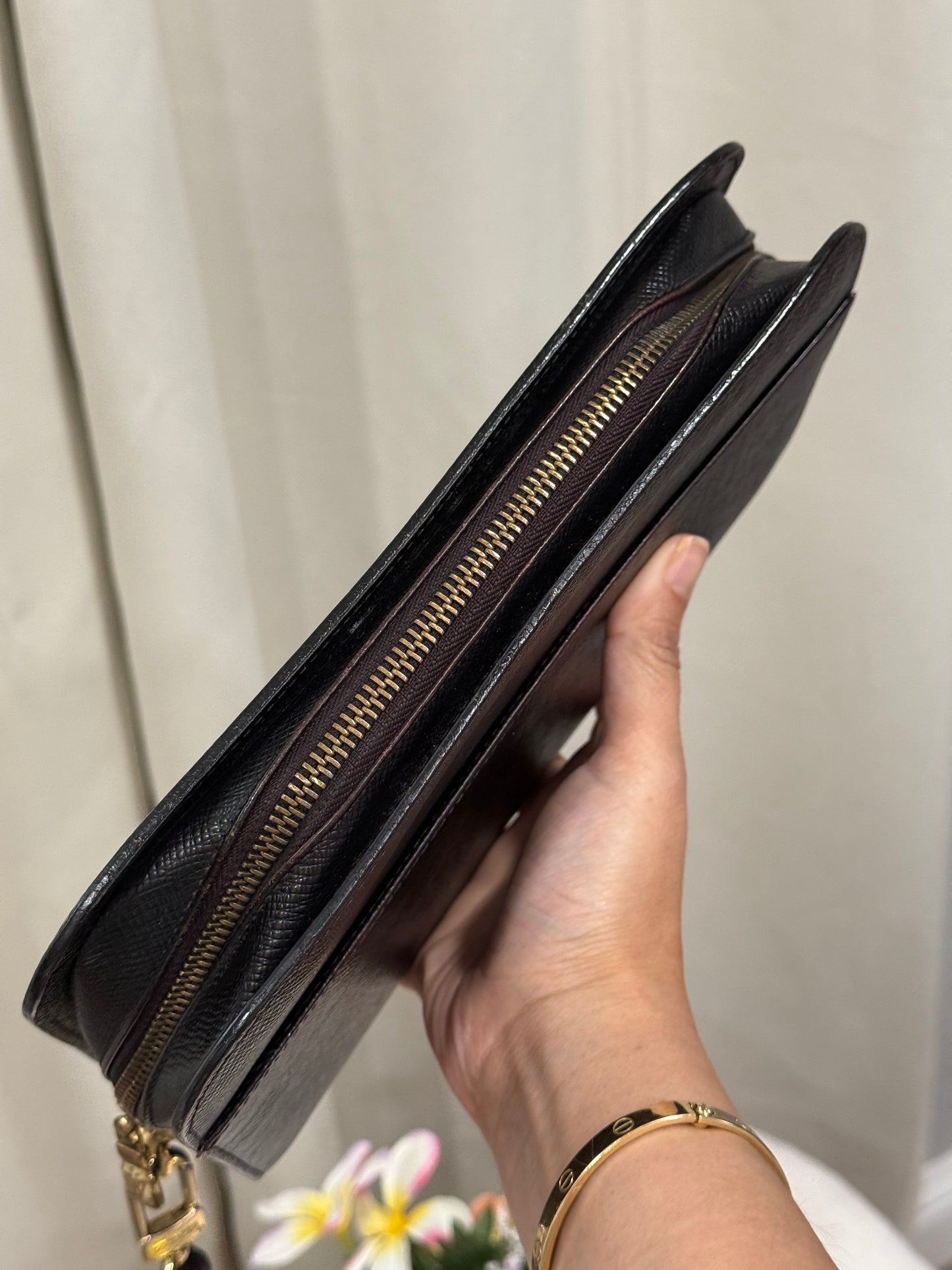 Louis Vuitton Taiga Baikal Clutch Noir/Black