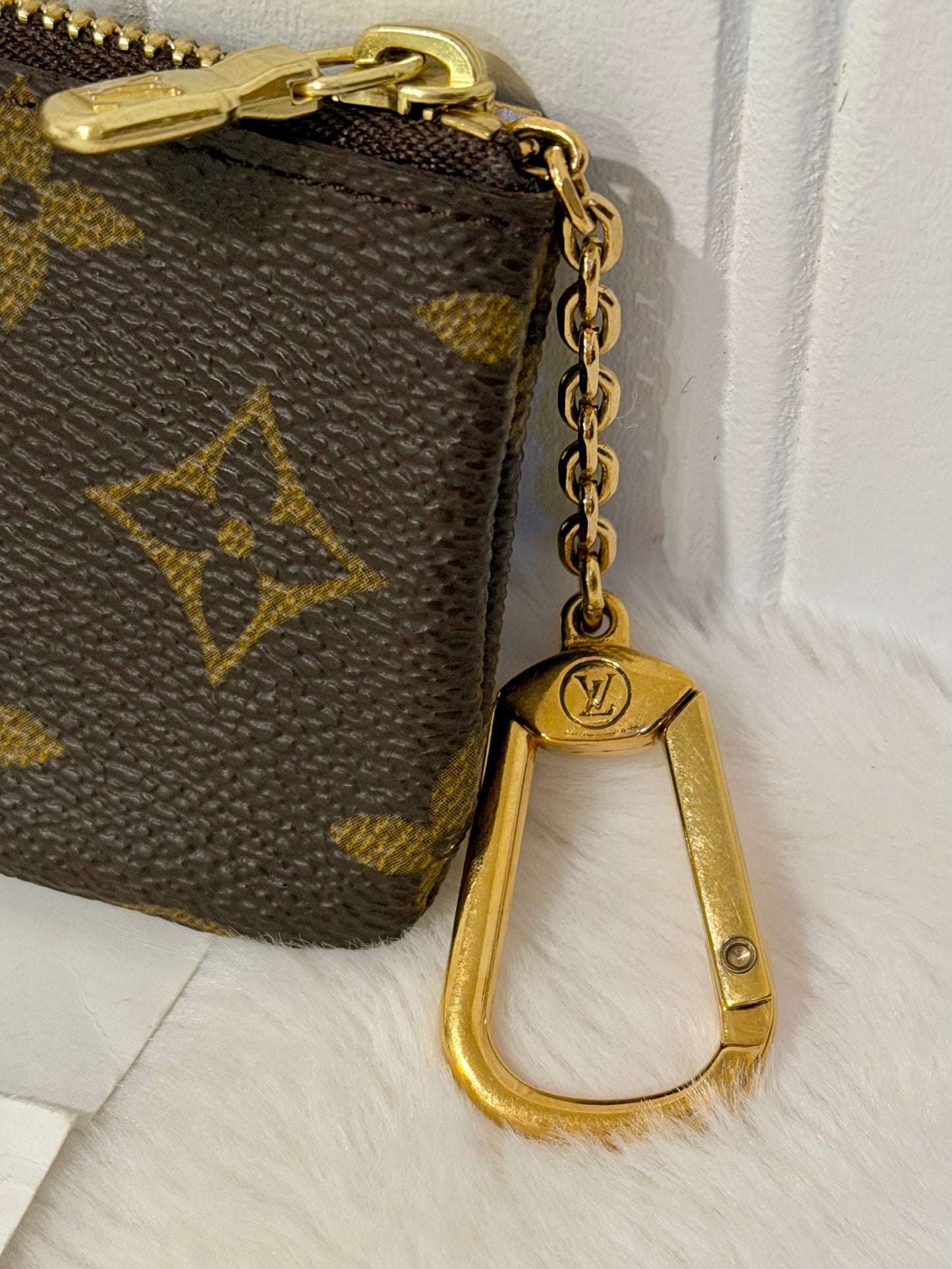 Louis Vuitton Key Pouch/Cles Mono