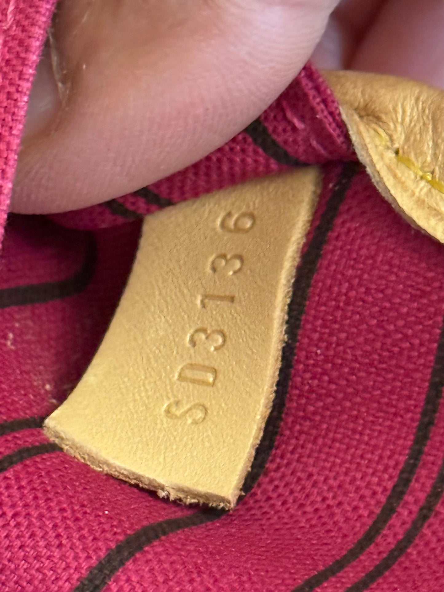 Louis Vuitton Neverfull MM Mono Pivoine Interior
