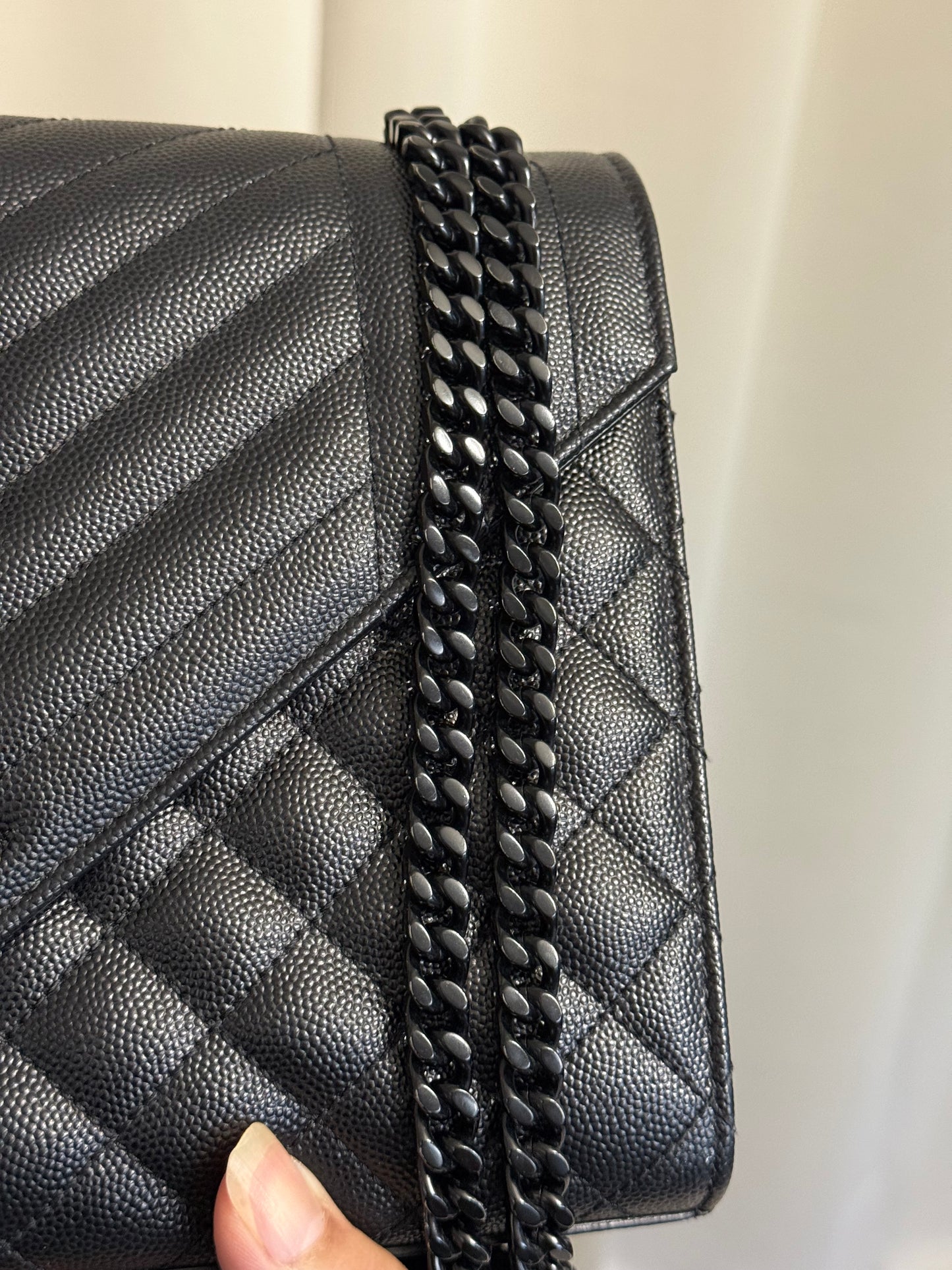 Yves Saint Laurent BLACK ENVELOPE MEDIUM IN QUILTED GRAIN DE POUDRE EMBOSSED LEATHER BLACK HW
