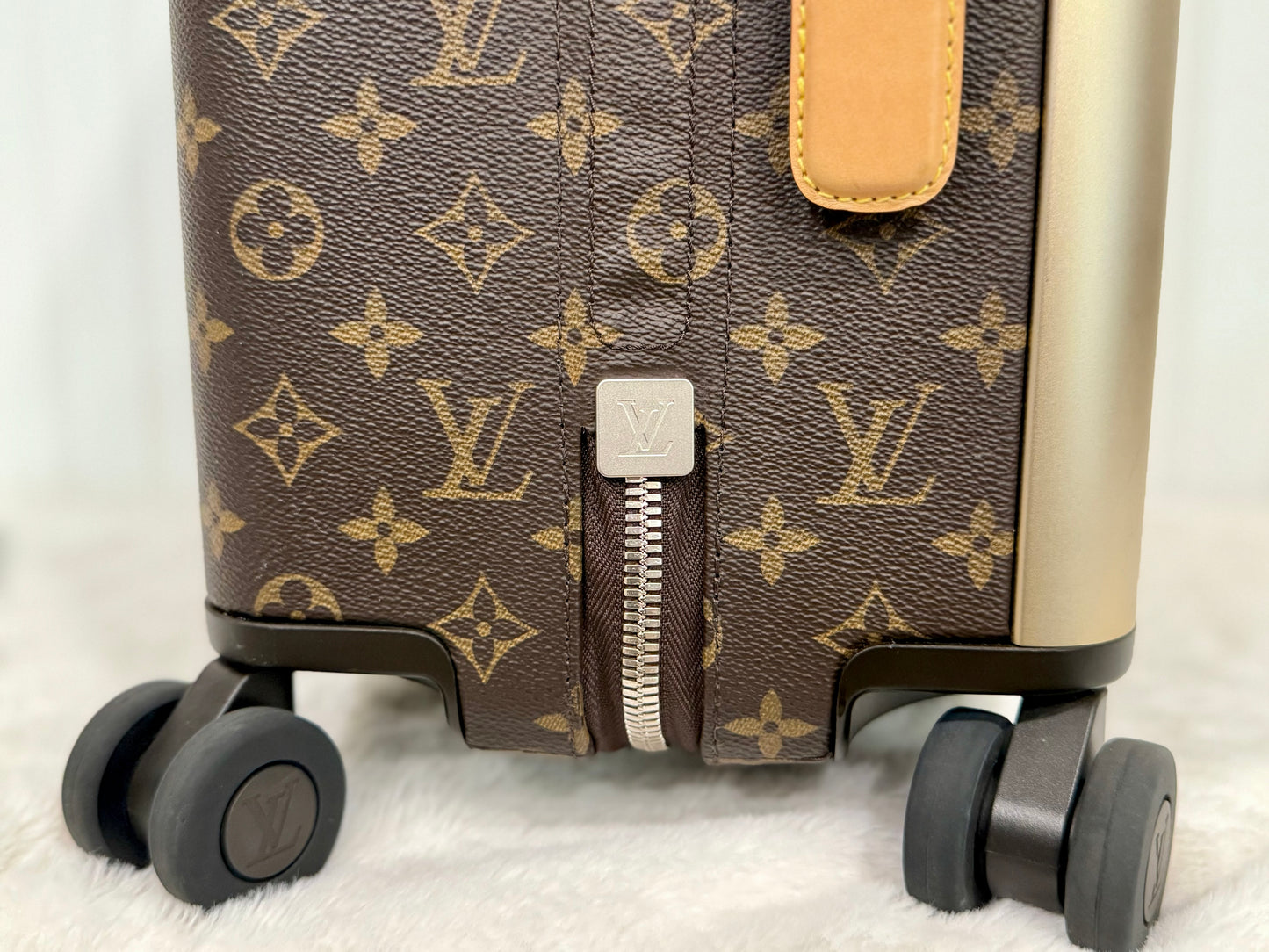 Louis Vuitton Horizon 55 Mono