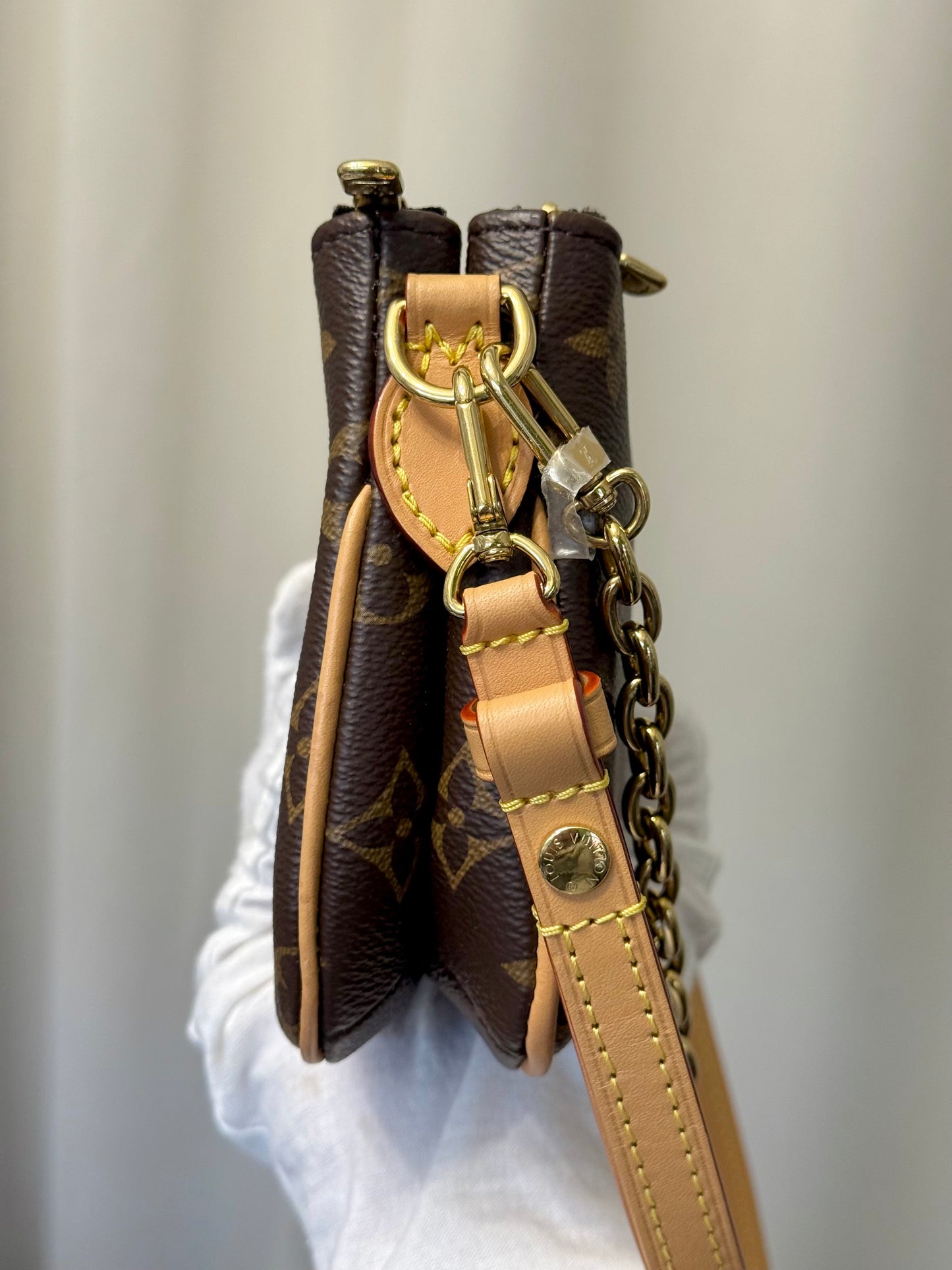 Louis Vuitton Pochette Liv Mono