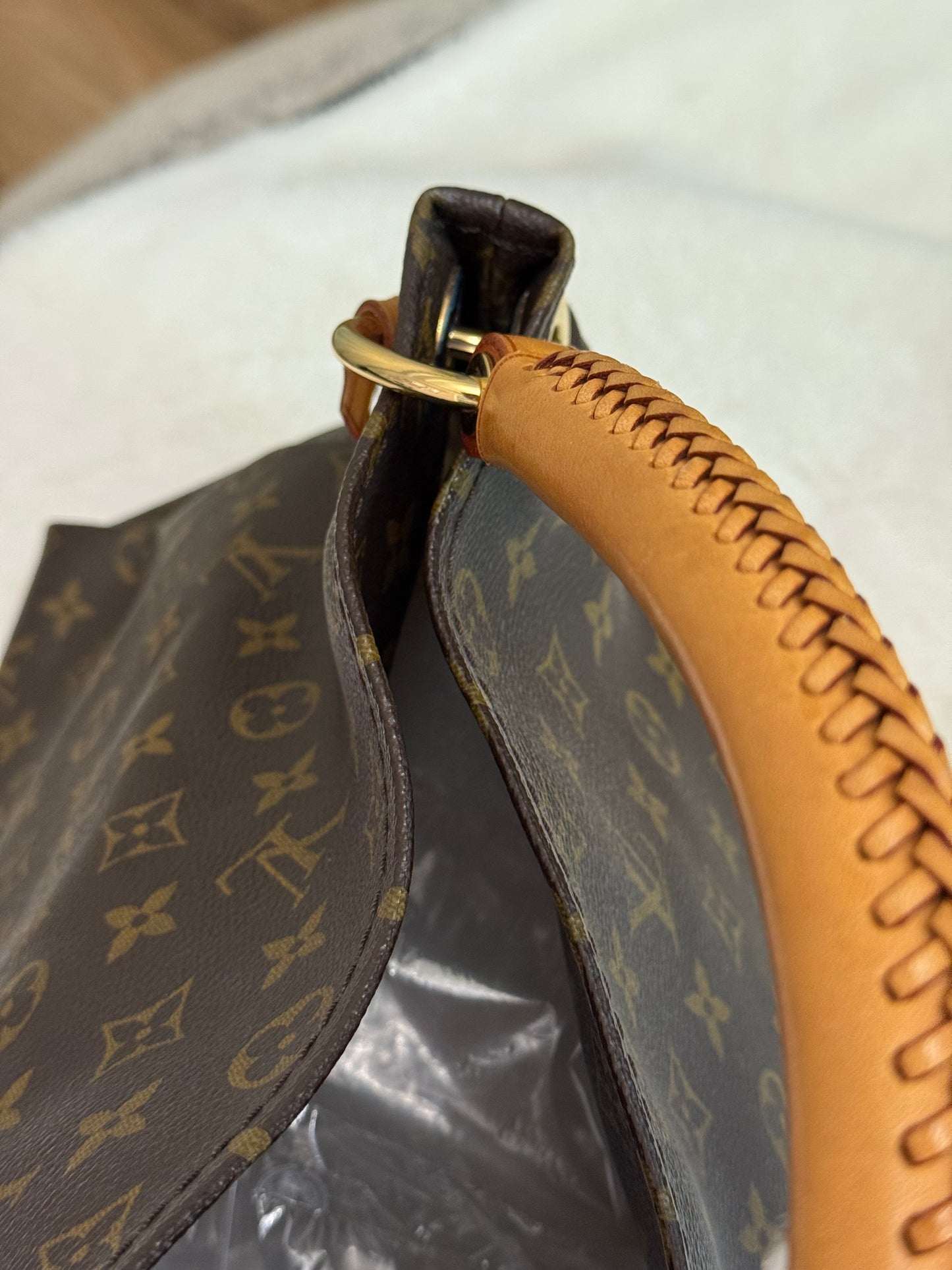 Louis Vuitton Artsy MM Mono