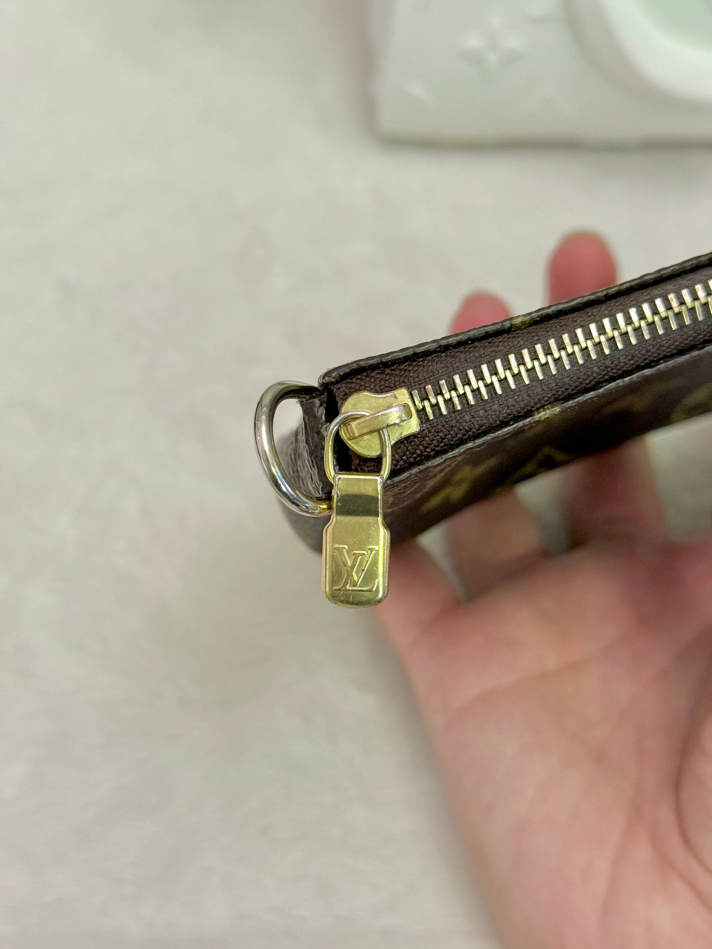 Louis Vuitton Bucket Pochette Mono