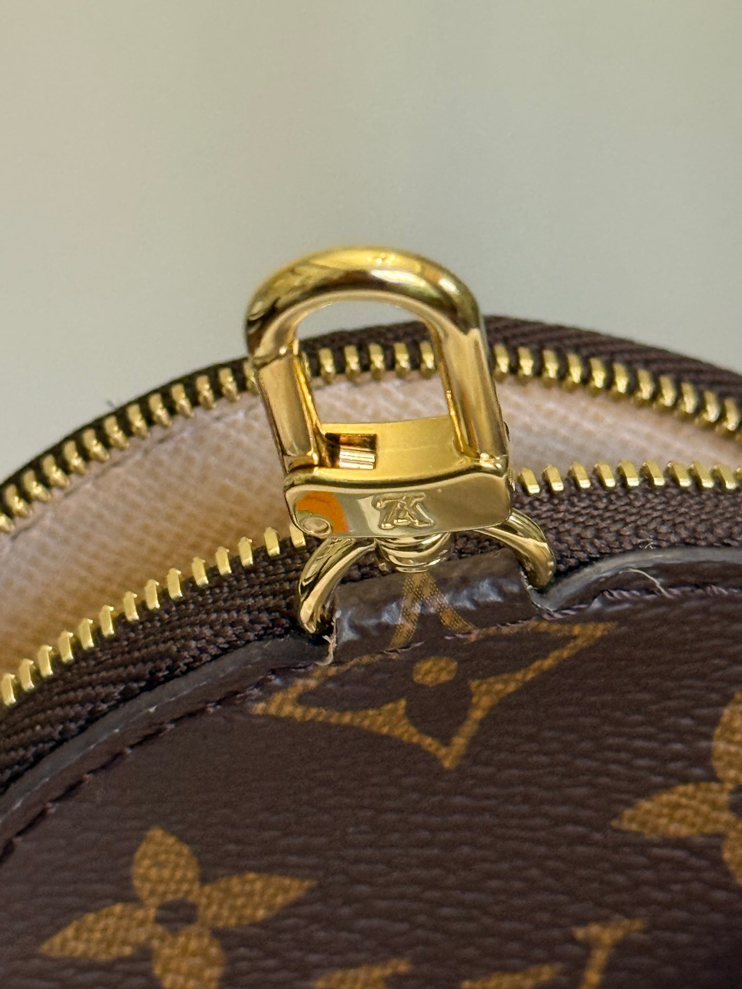 Louis Vuitton Round Coin Purse/Pouch Mono