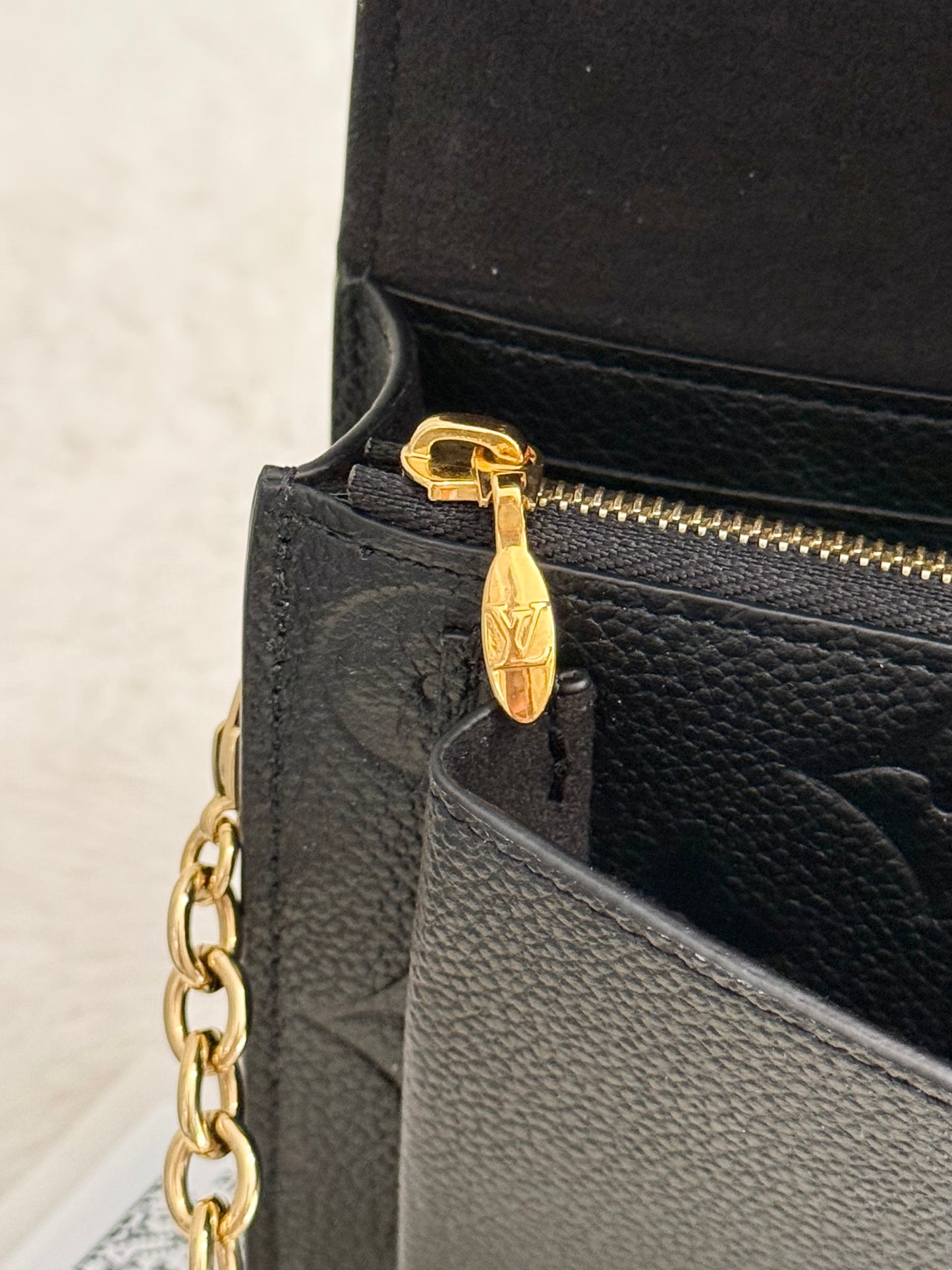 Louis Vuitton Vavin Chain Wallet Mono Empreinte Noir/Black