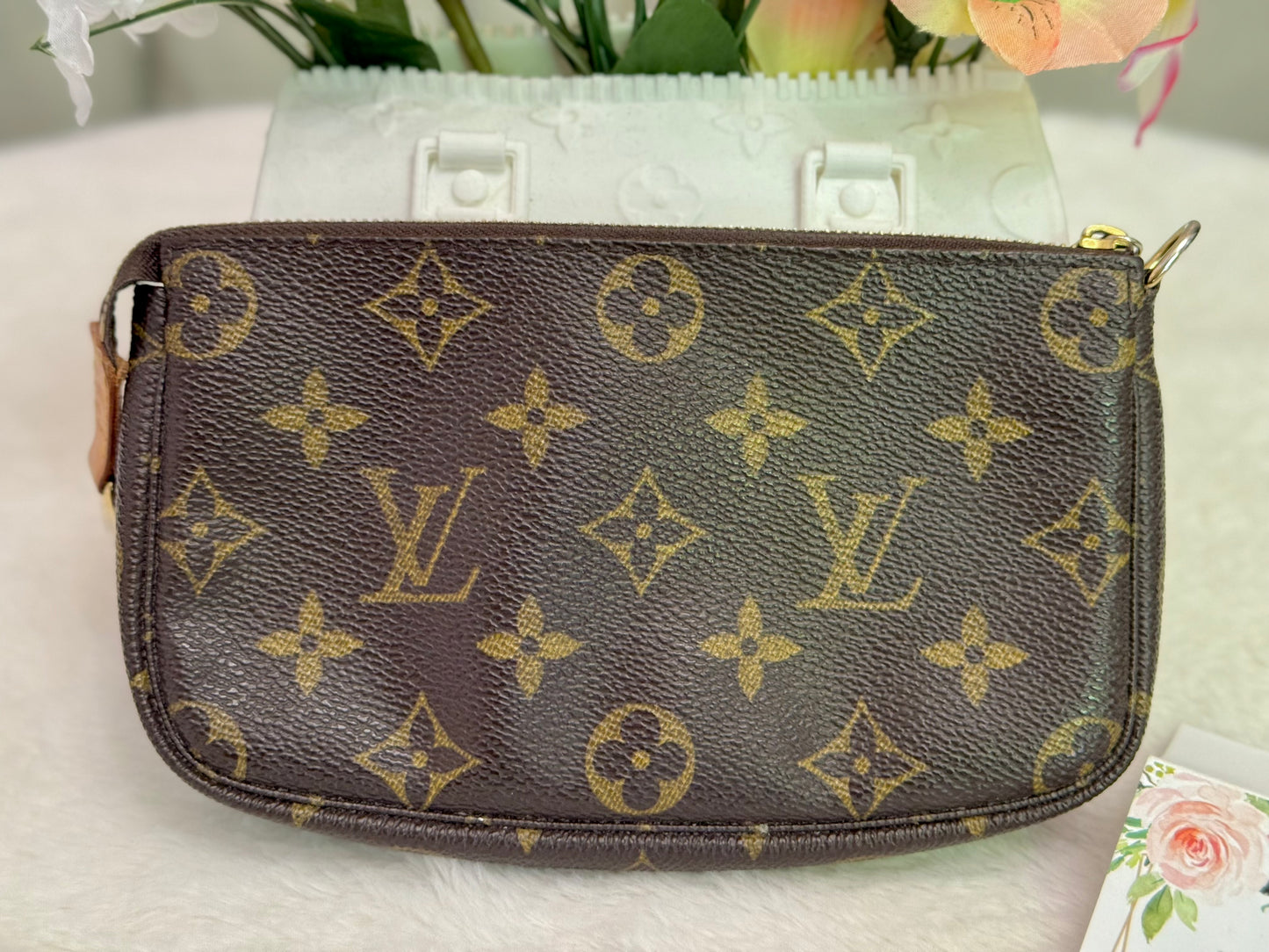 Louis Vuitton Bucket Pochette Mono