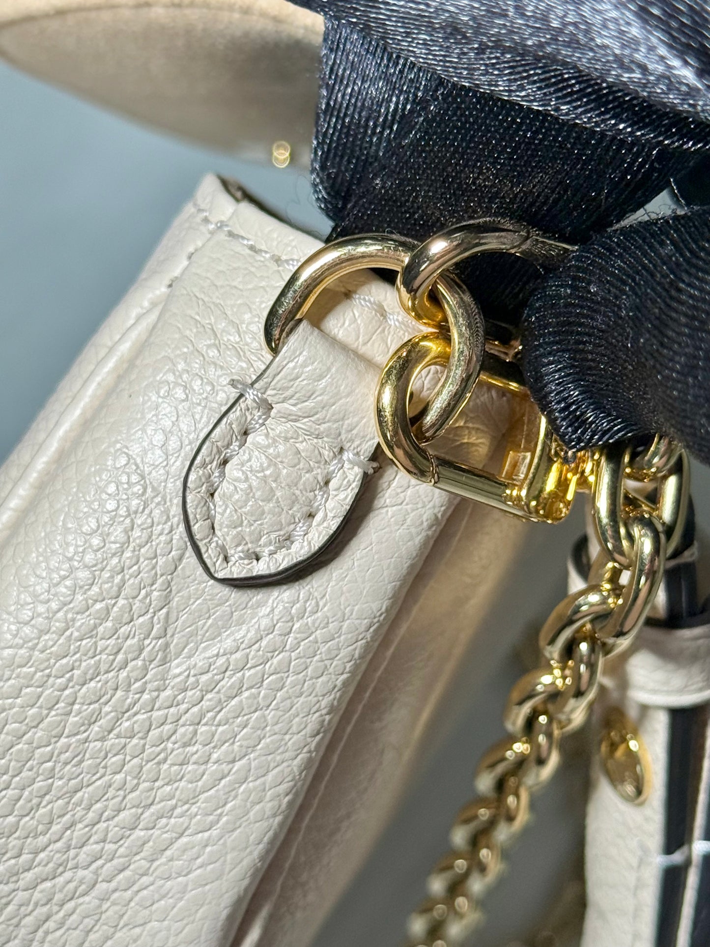 Louis Vuitton Ivy Wallet on Chain Cream Empreinte