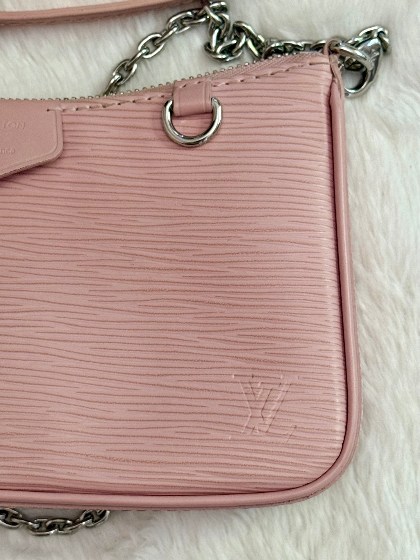 Louis Vuitton Easy Pouch on Strap Epi Rose Ballerine