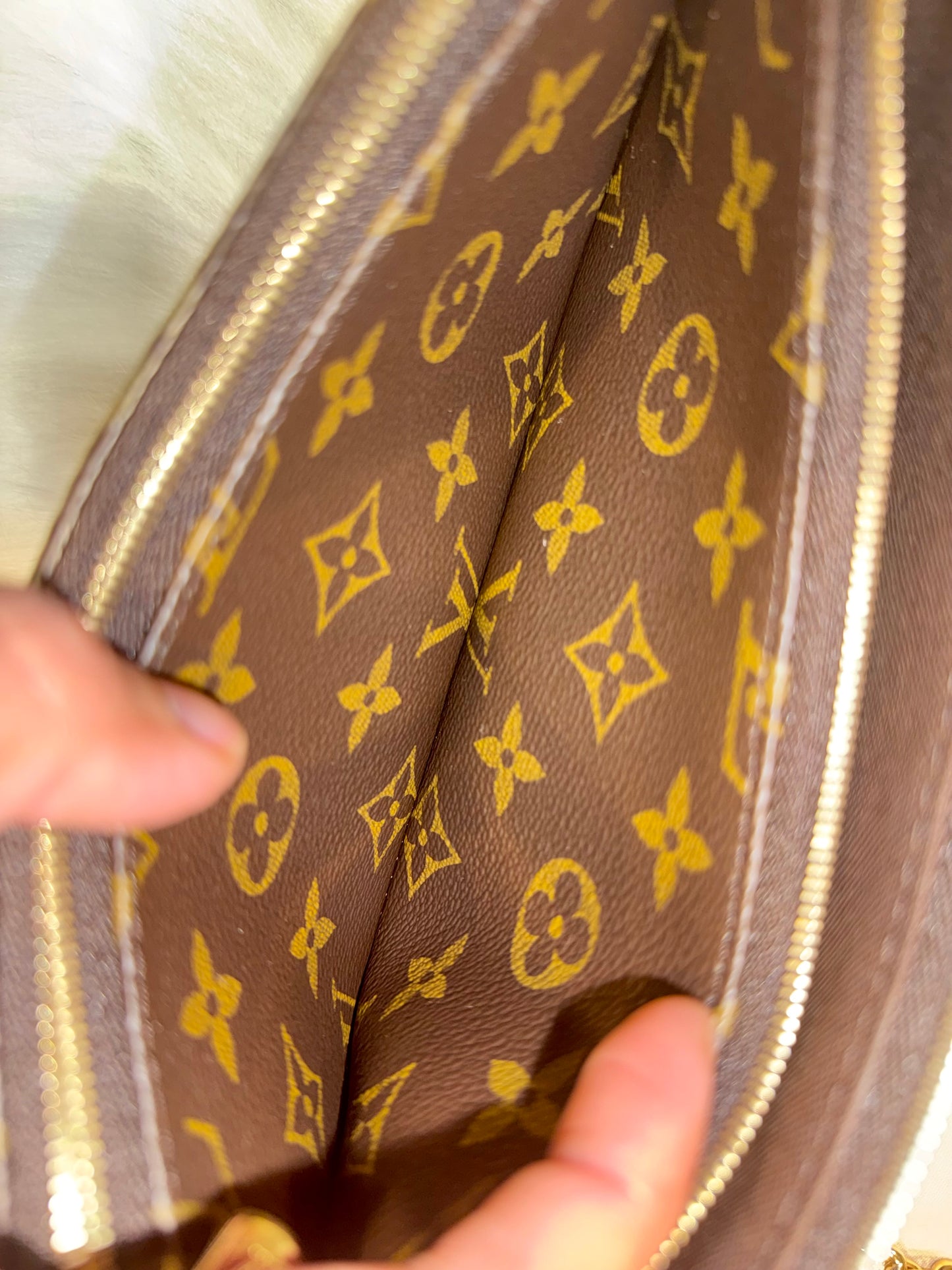 Louis Vuitton Pochette Liv Mono