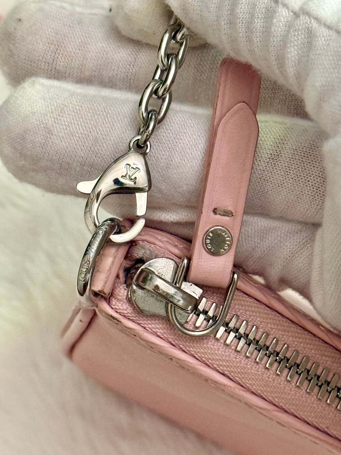 Louis Vuitton Easy Pouch on Strap Epi Rose Ballerine
