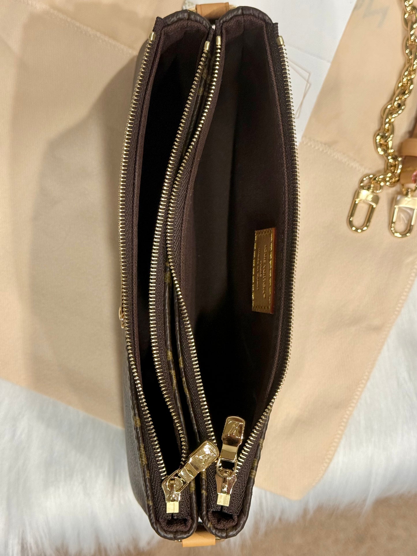 Louis Vuitton Pochette Liv Mono
