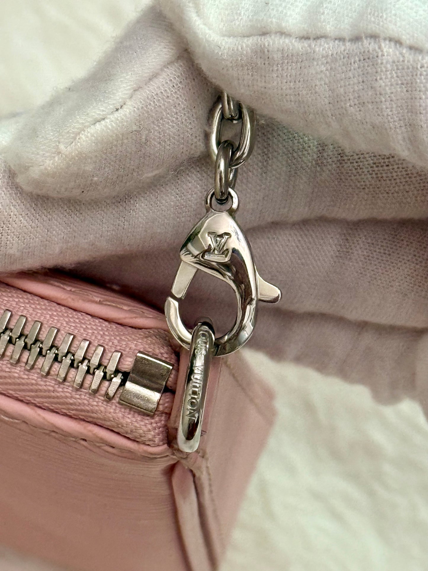 Louis Vuitton Easy Pouch on Strap Epi Rose Ballerine