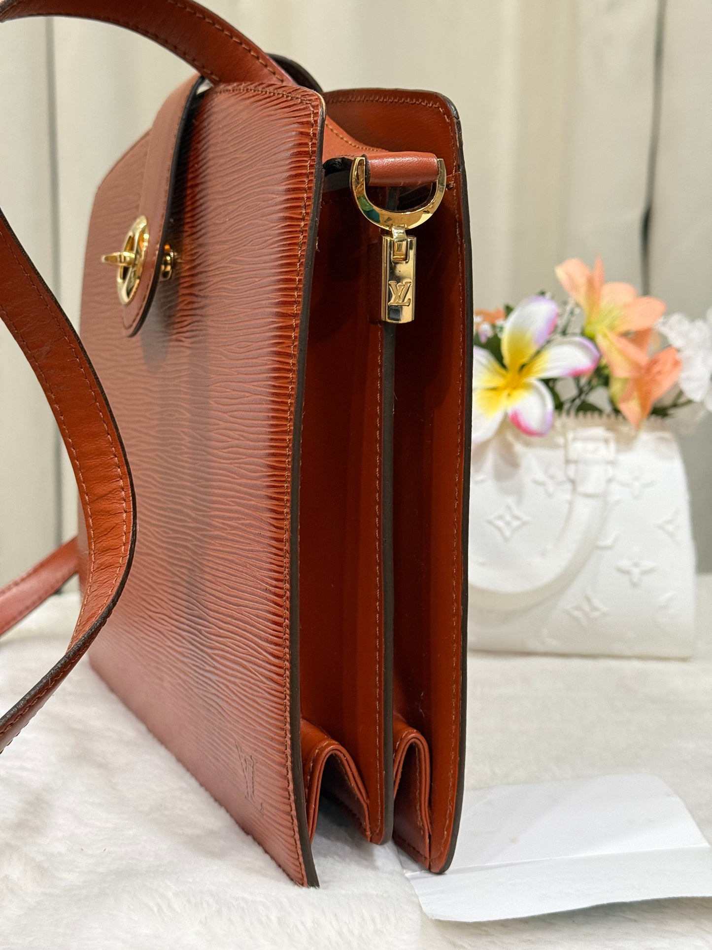 Louis Vuitton Capucines Epi Cognac/Fawn Crossbody