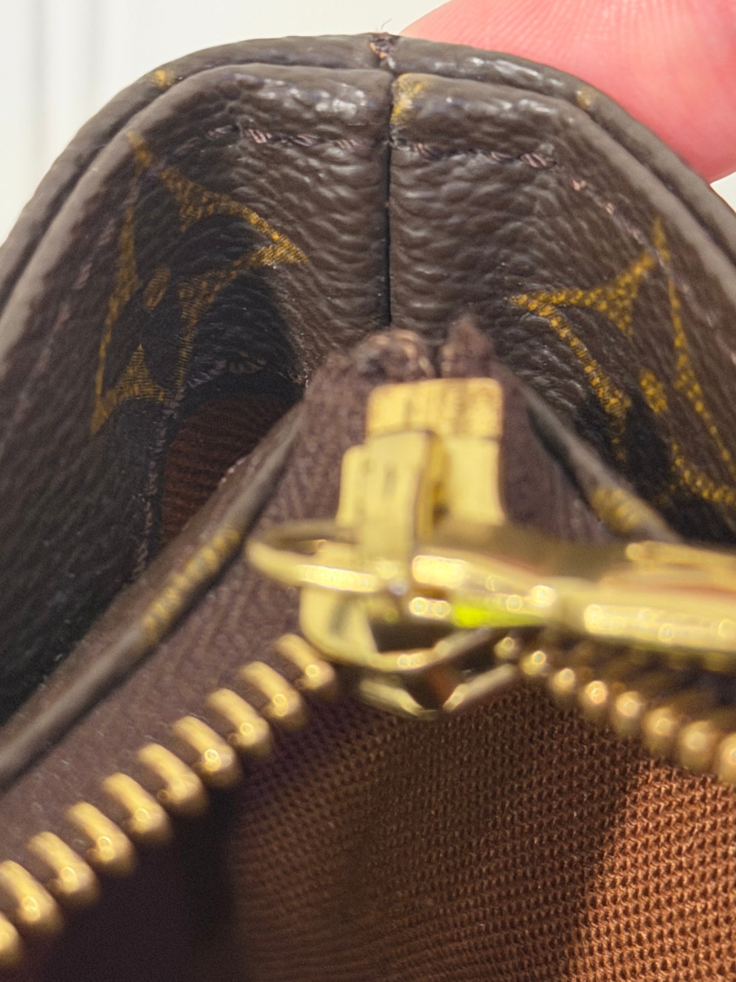 Louis Vuitton Cabas Mezzo Mono