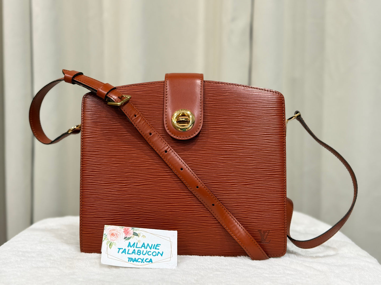 Louis Vuitton Capucines Epi Cognac/Fawn Crossbody