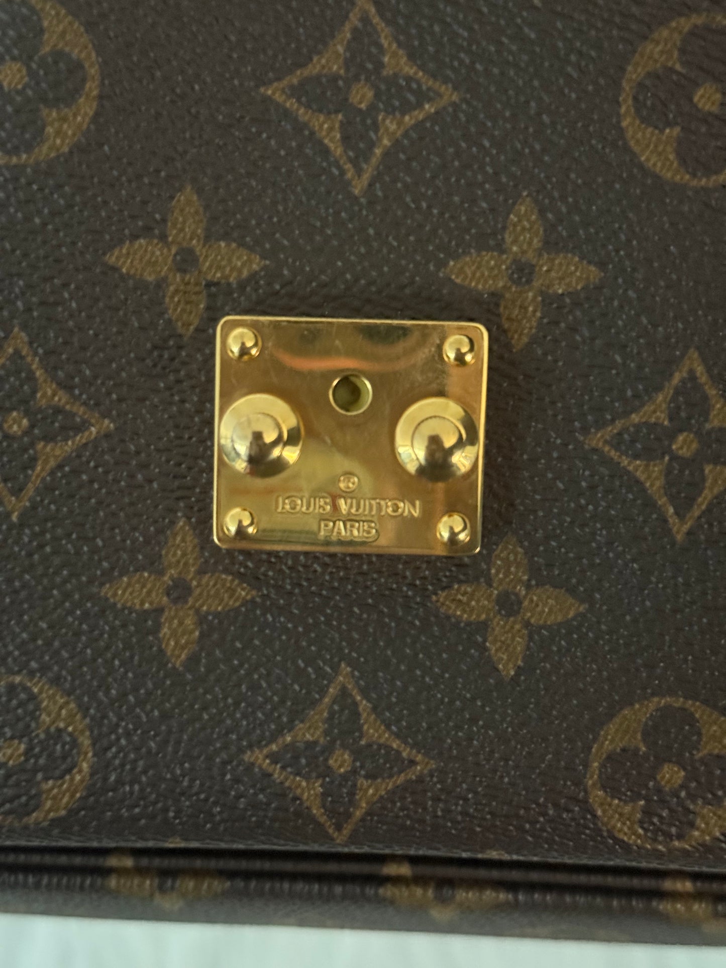 Louis Vuitton Pochette Metis Mono Reverse