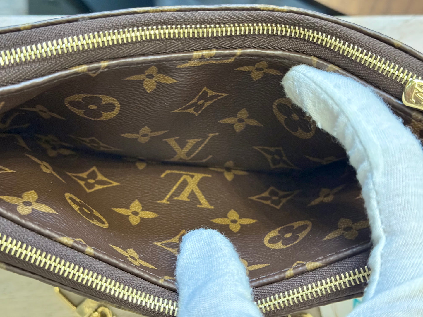 Louis Vuitton Pochette Liv Mono