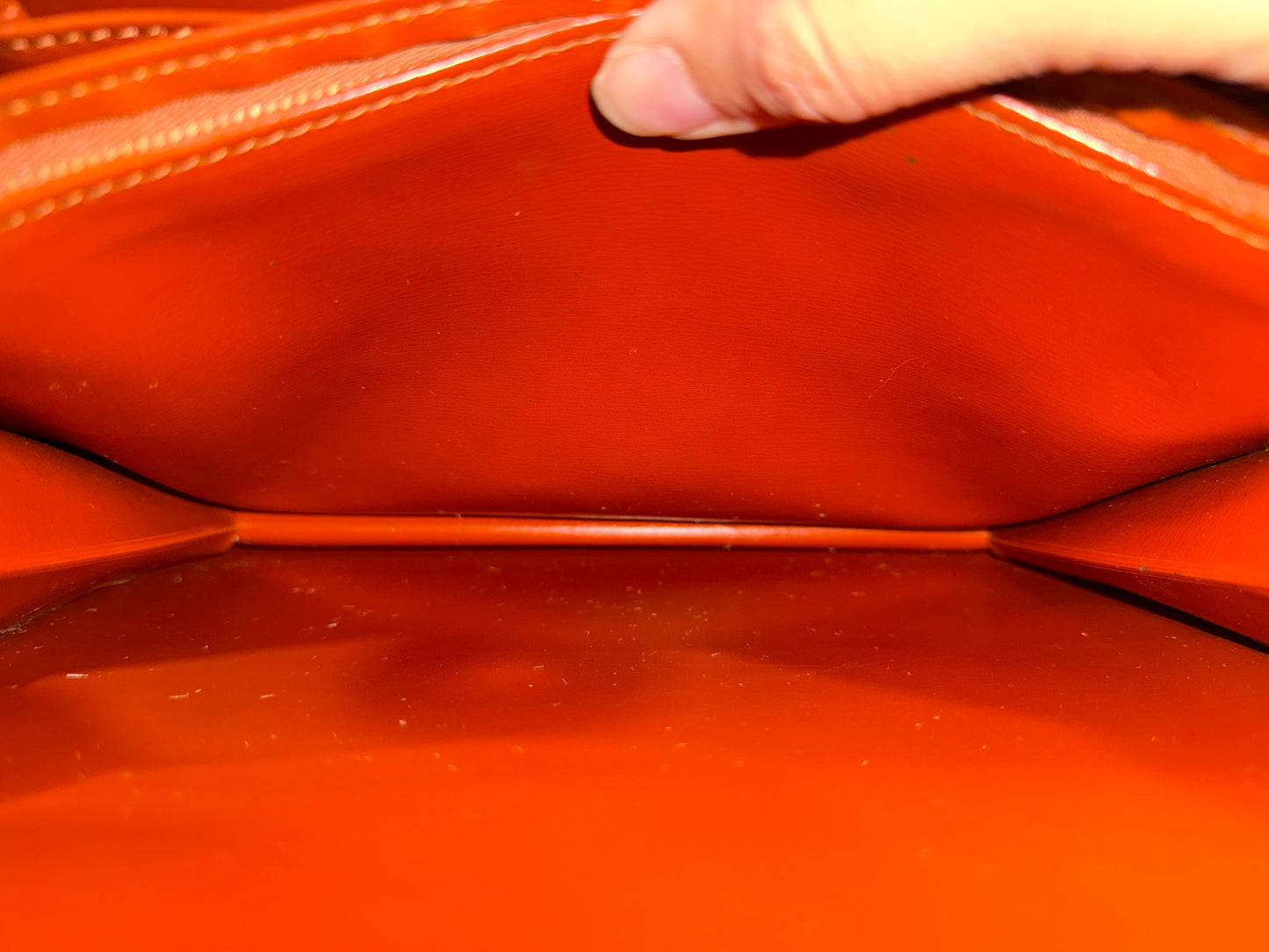 Louis Vuitton Capucines Epi Cognac/Fawn Crossbody