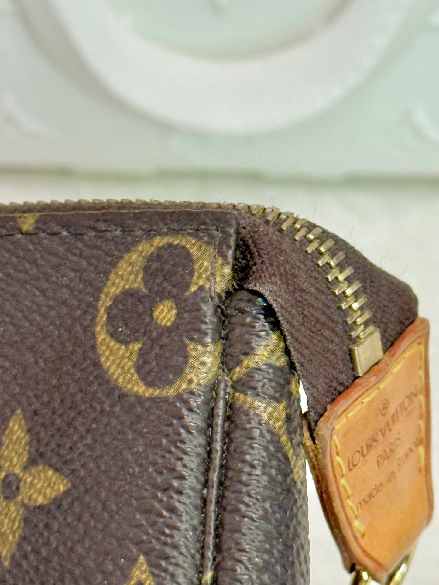 Louis Vuitton Bucket Pochette Mono