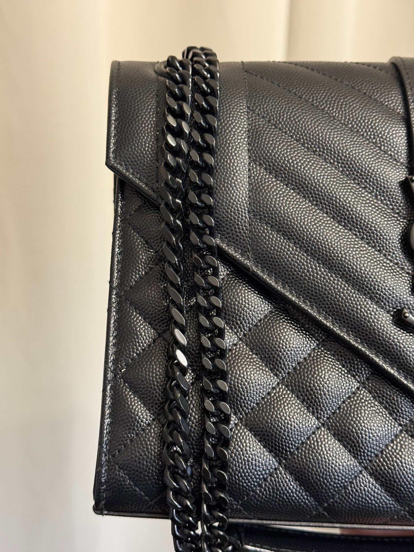 Yves Saint Laurent BLACK ENVELOPE MEDIUM IN QUILTED GRAIN DE POUDRE EMBOSSED LEATHER BLACK HW