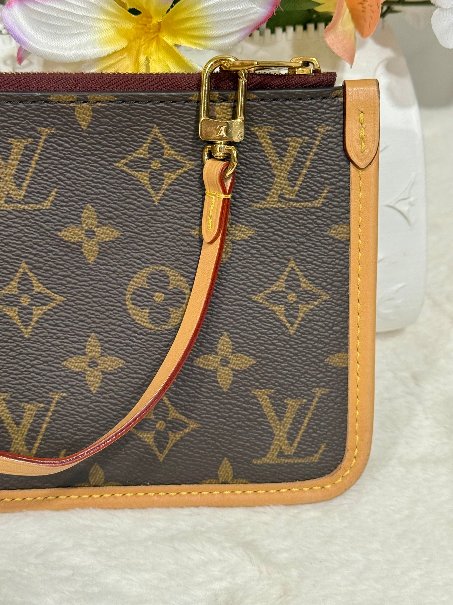 Louis Vuitton Carryall PM Pouch Mono
