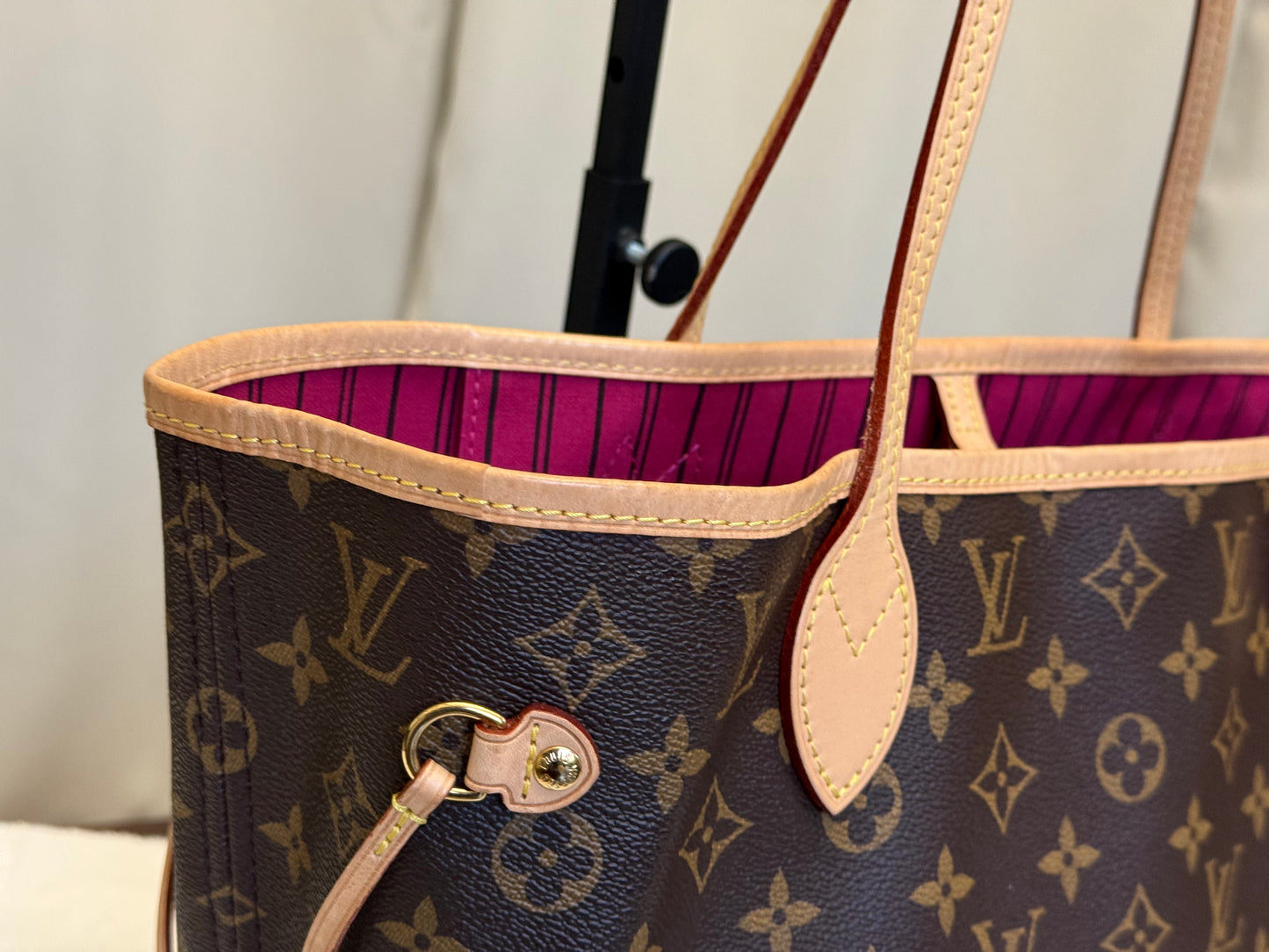 Louis Vuitton Neverfull MM Mono Pivoine Interior