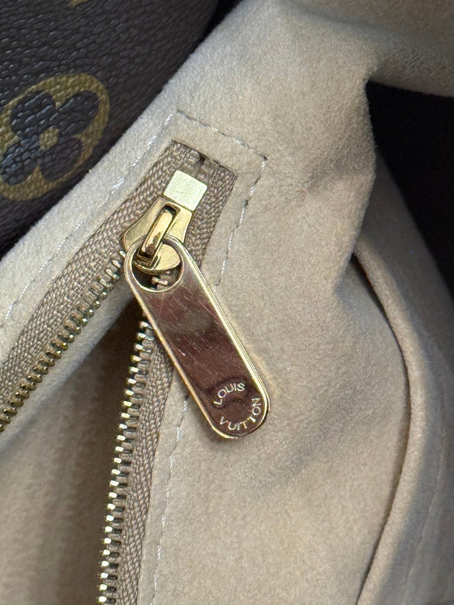 Louis Vuitton Artsy MM Mono