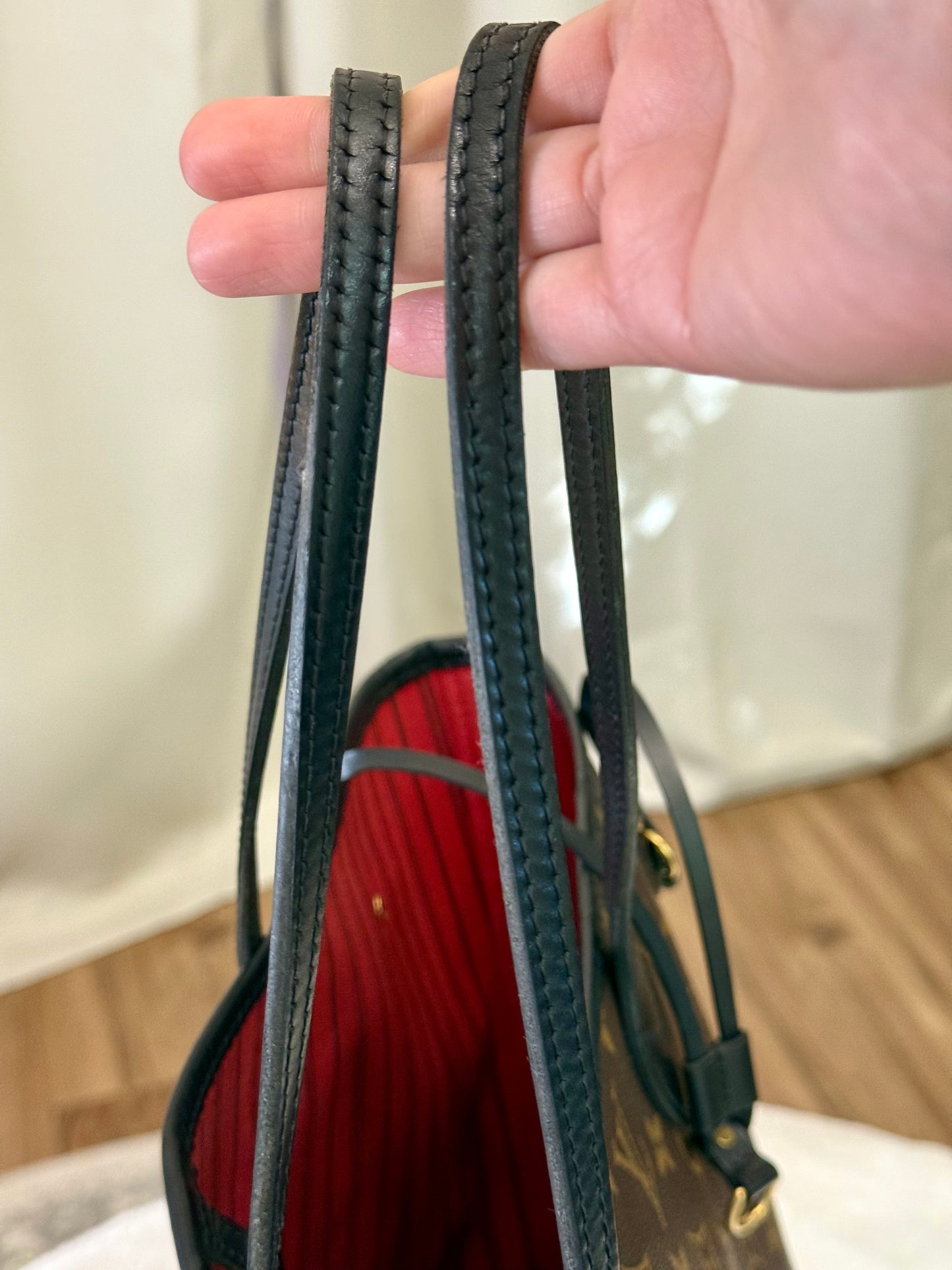 Louis Vuitton Neverfull MM World Tour Cerise