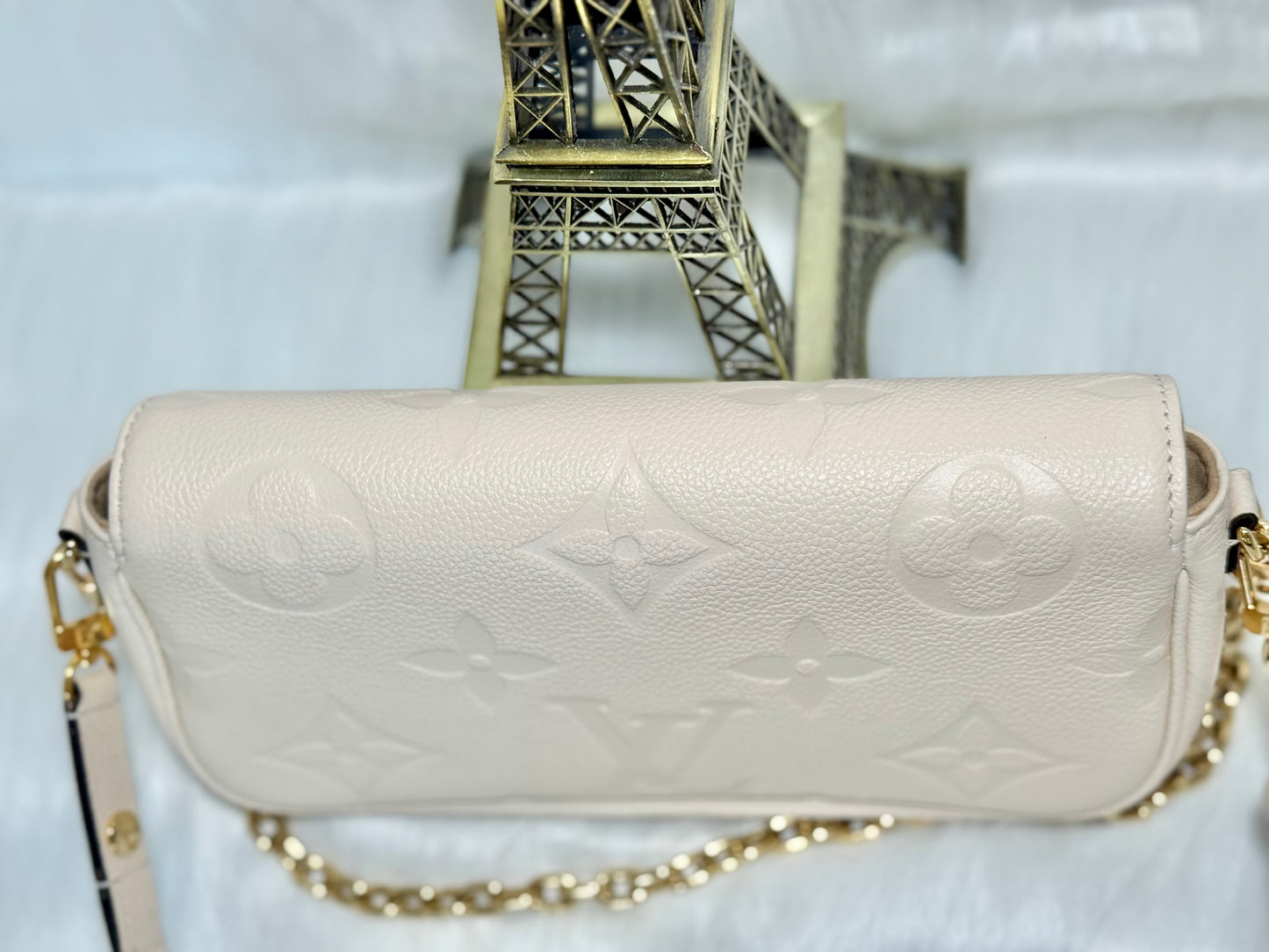Louis Vuitton Ivy Wallet on Chain Cream Empreinte