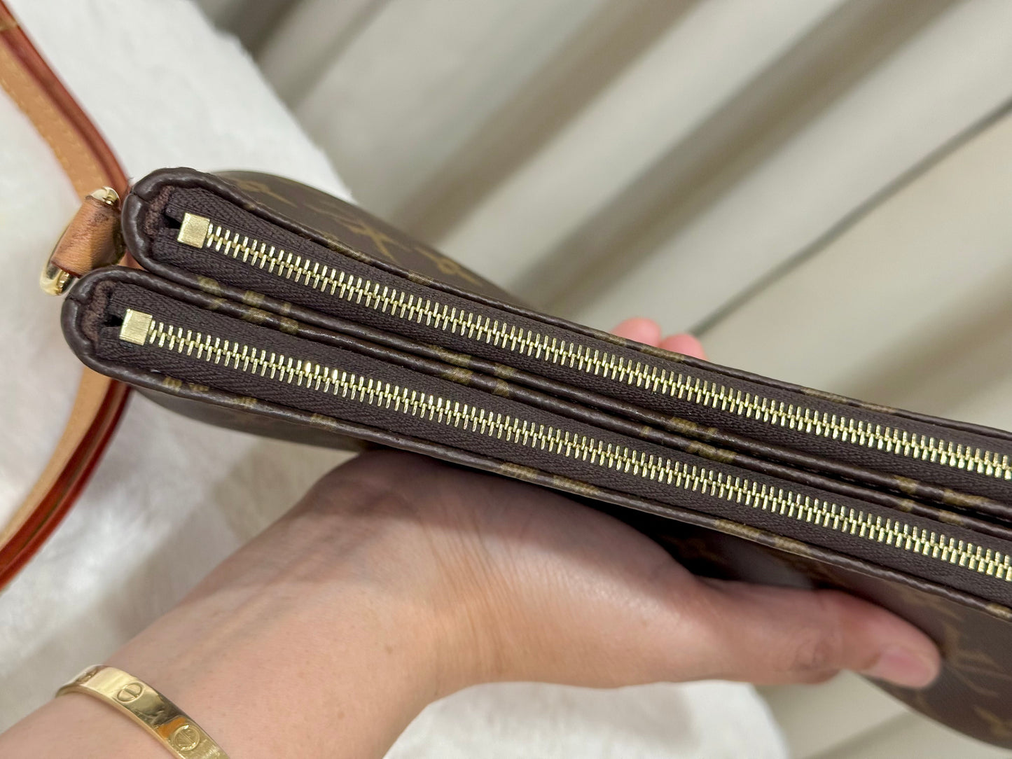 Louis Vuitton Pochette Liv Mono