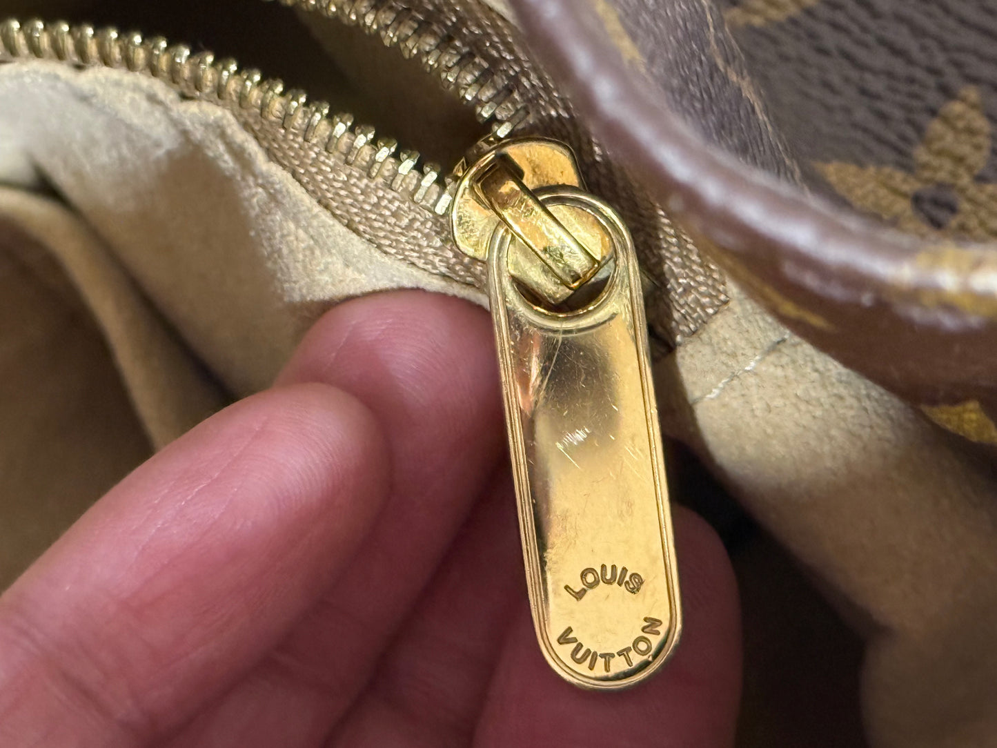 Louis Vuitton Artsy MM Mono