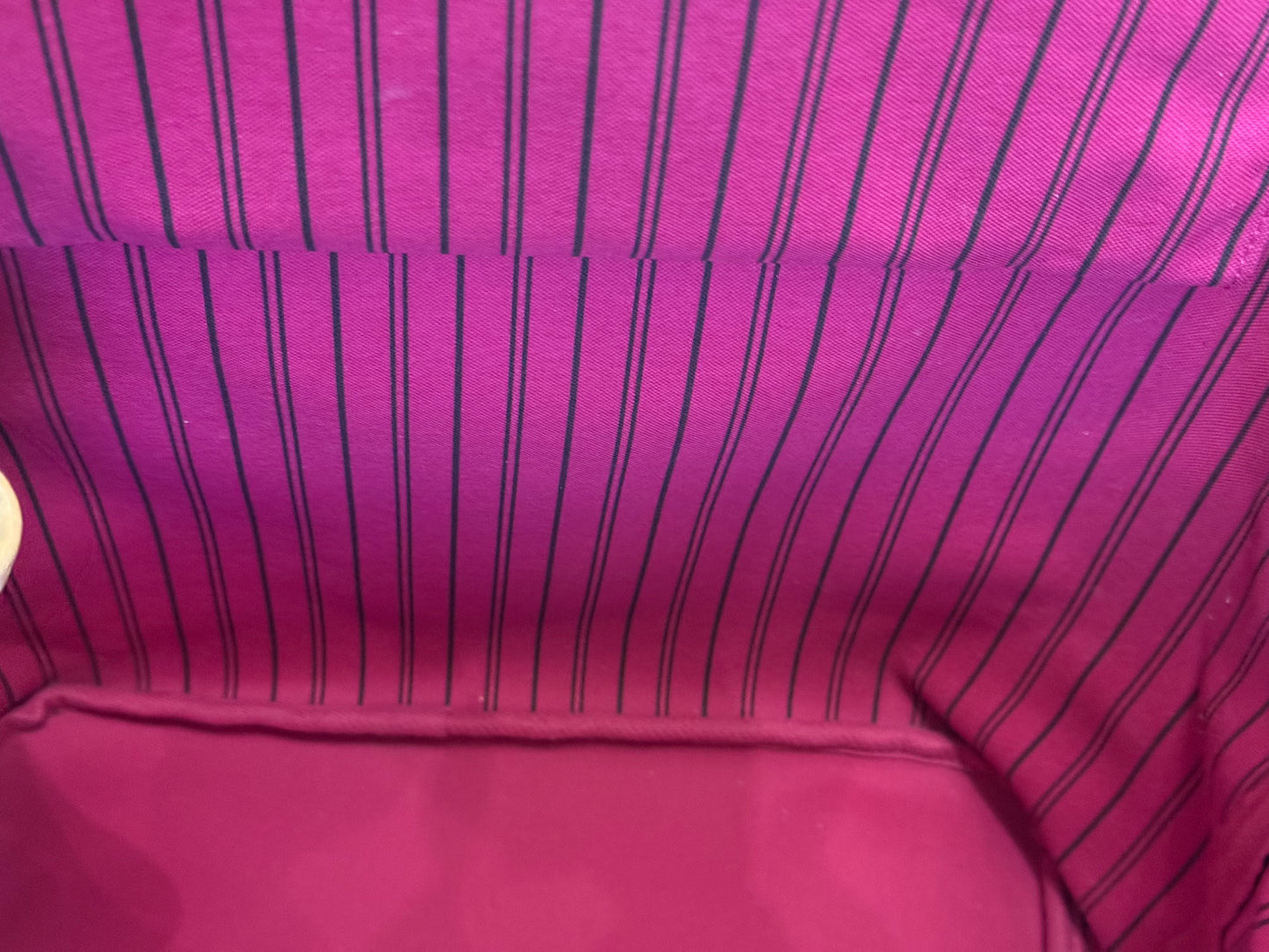 Louis Vuitton Neverfull MM Mono Pivoine Interior