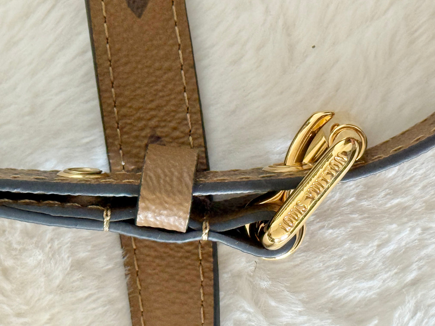 Louis Vuitton Pochette Metis Mono Reverse