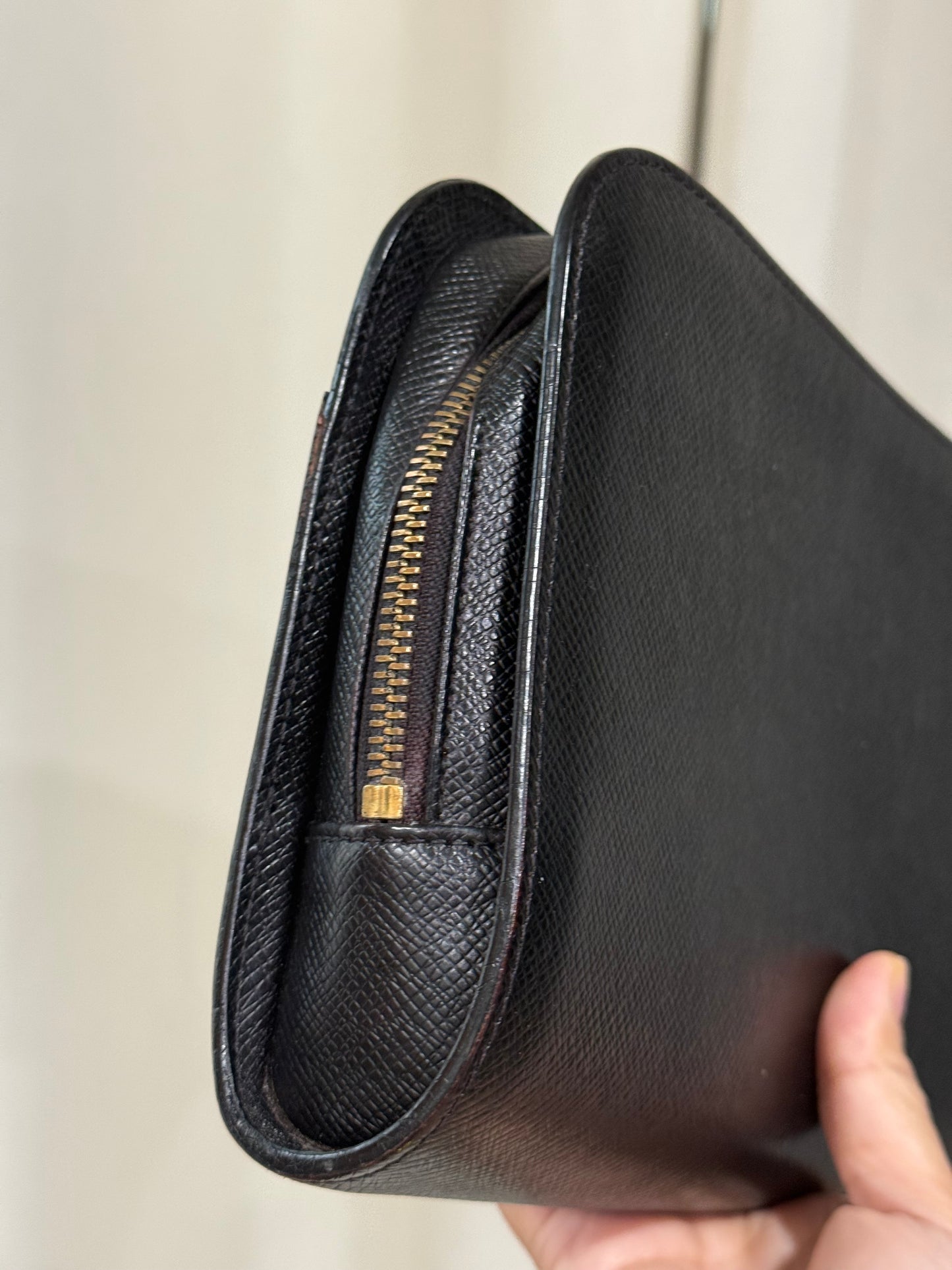 Louis Vuitton Taiga Baikal Clutch Noir/Black