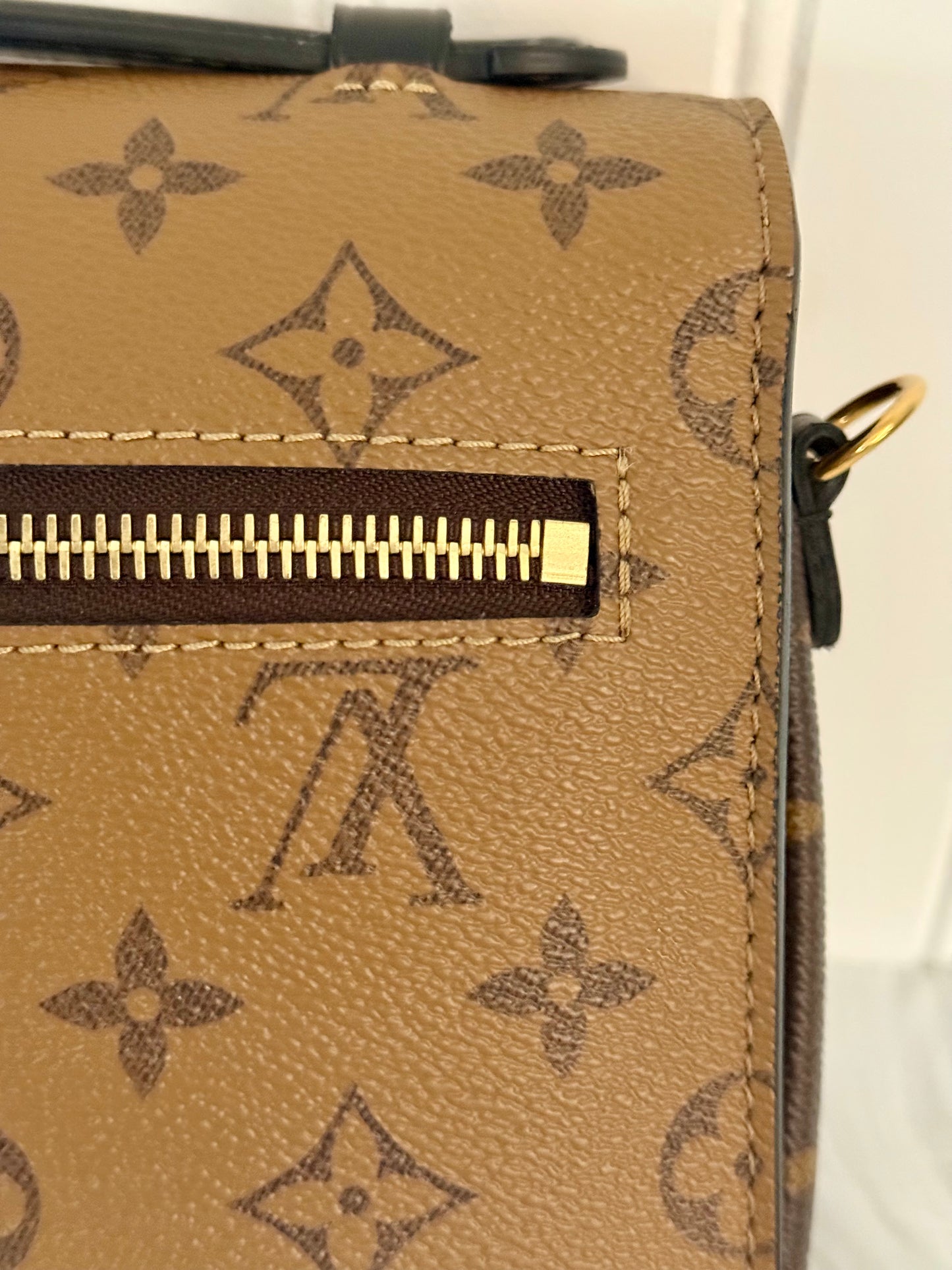 Louis Vuitton Pochette Metis Mono Reverse