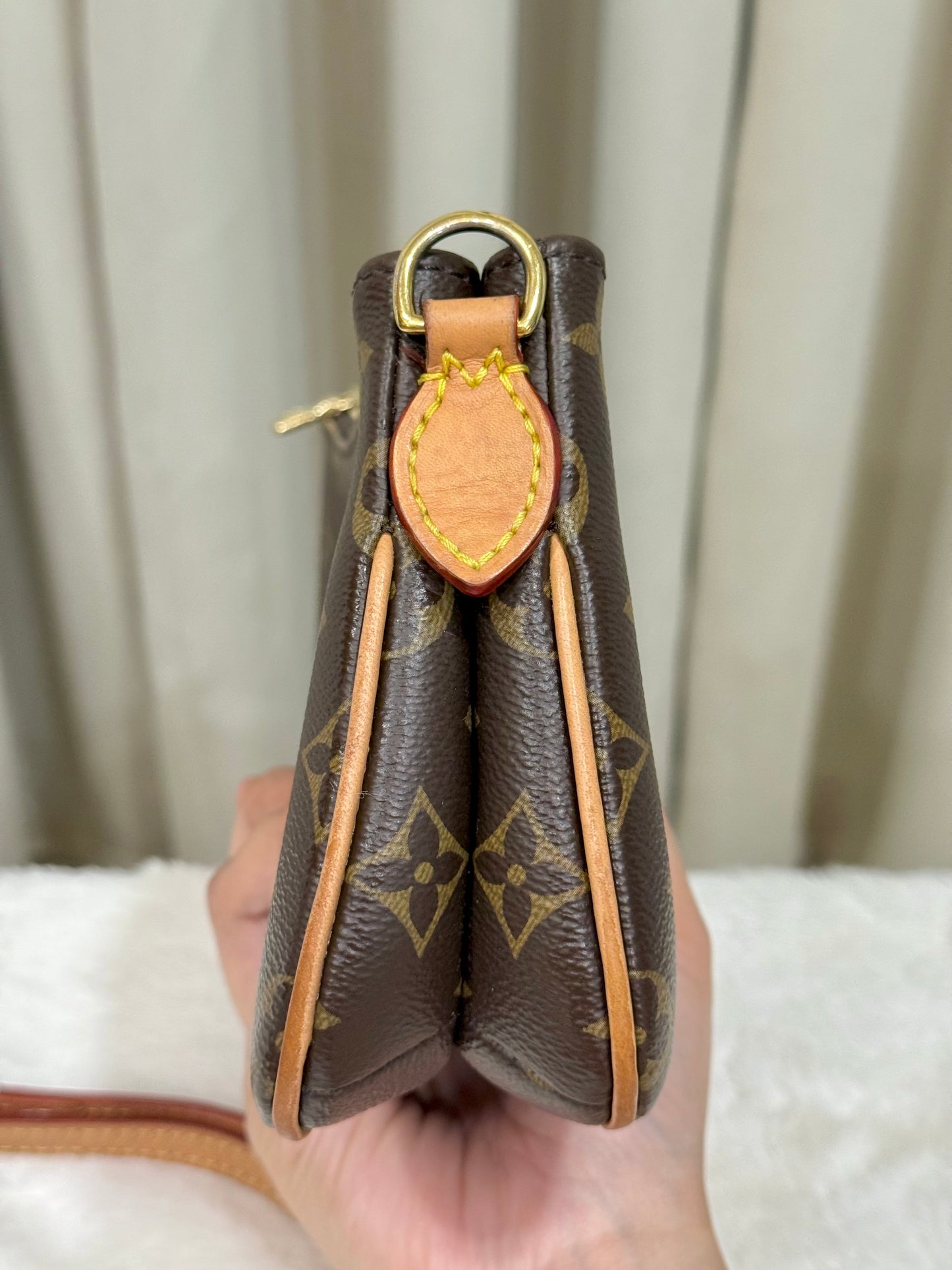 Louis Vuitton Pochette Liv Mono
