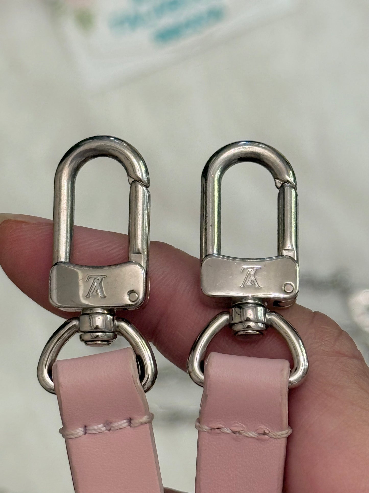 Louis Vuitton Easy Pouch on Strap Epi Rose Ballerine