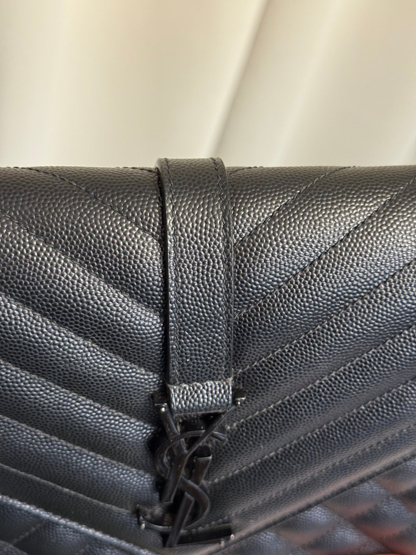 Yves Saint Laurent BLACK ENVELOPE MEDIUM IN QUILTED GRAIN DE POUDRE EMBOSSED LEATHER BLACK HW